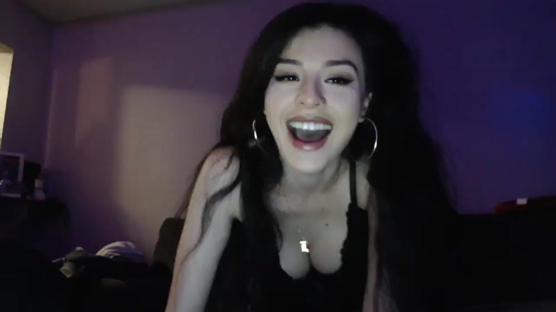 Gallery image thumbnail from Arabella4's myfreecams stream on, 07/15/2024, 09:28 image 16 of 20