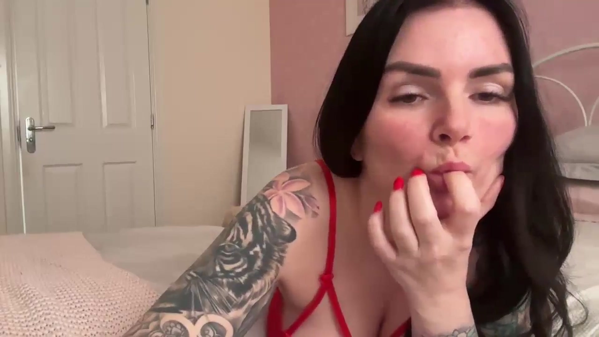 Gallery image thumbnail from ArabellaJade's myfreecams stream on, 03/17/2025, 12:47 image 12 of 20