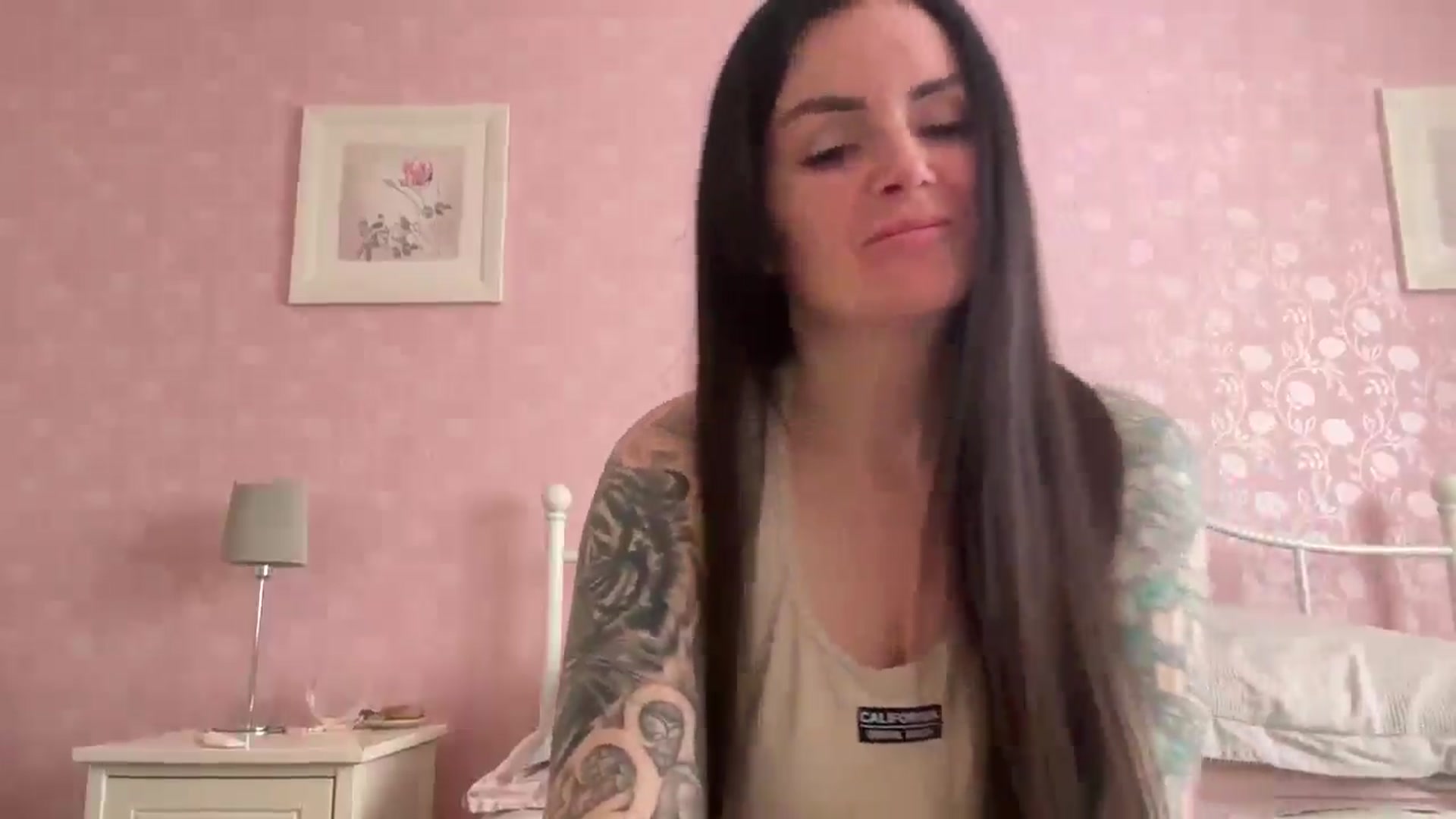 Gallery image thumbnail from ArabellaJade's myfreecams stream on, 03/19/2025, 13:03 image 2 of 20