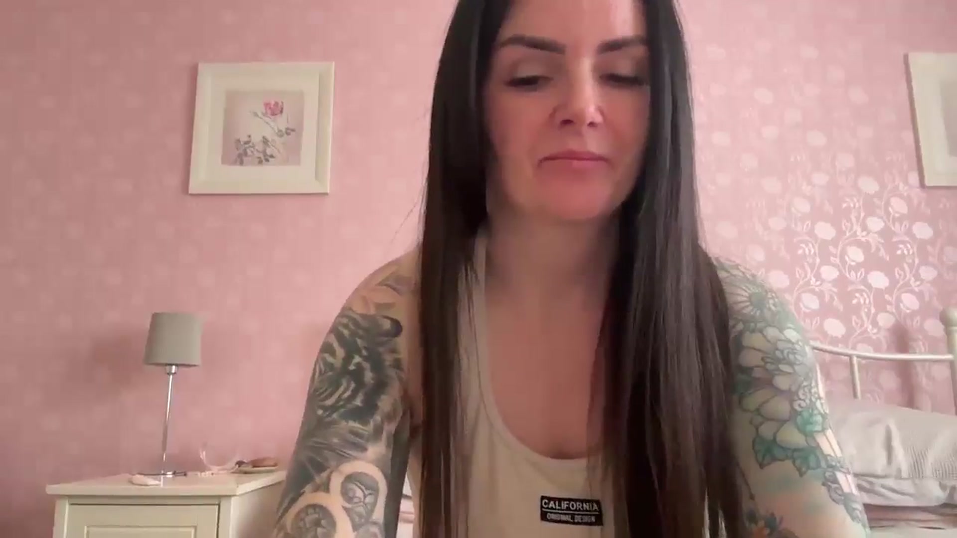 Gallery image thumbnail from ArabellaJade's myfreecams stream on, 03/19/2025, 13:03 image 3 of 20