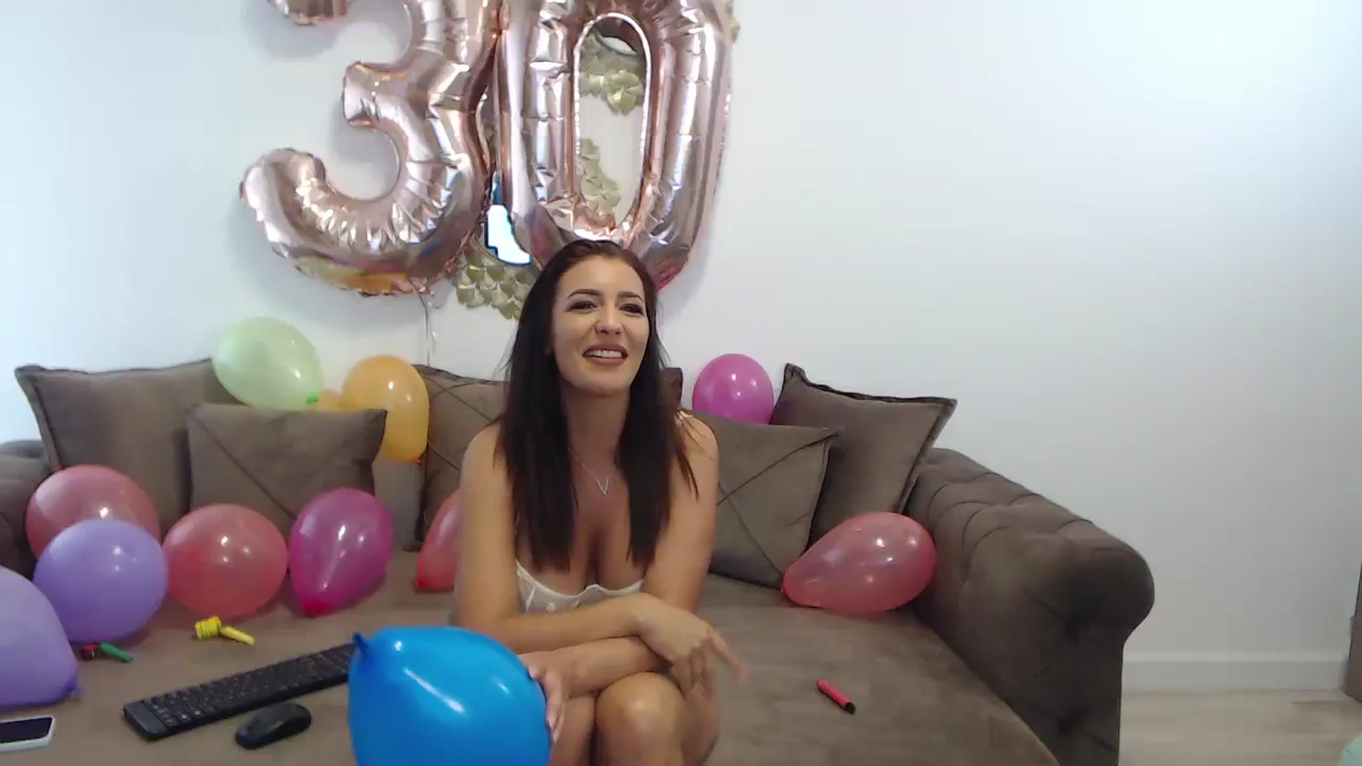 Gallery image thumbnail from Arabian_Woman's myfreecams stream on, 08/07/2023, 13:39 image 15 of 20