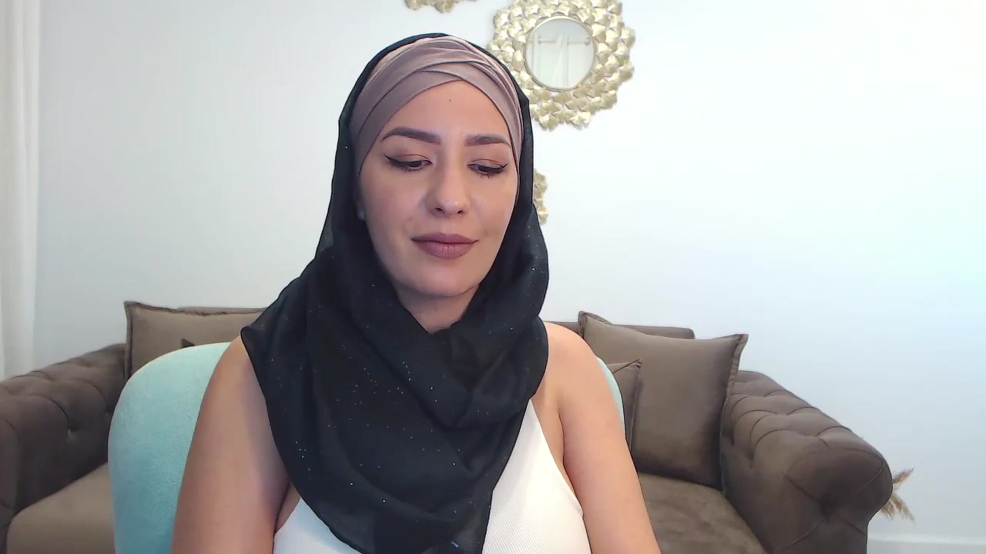 Gallery image thumbnail from Arabian_Woman's myfreecams stream on, 11/18/2023, 19:41 image 12 of 20