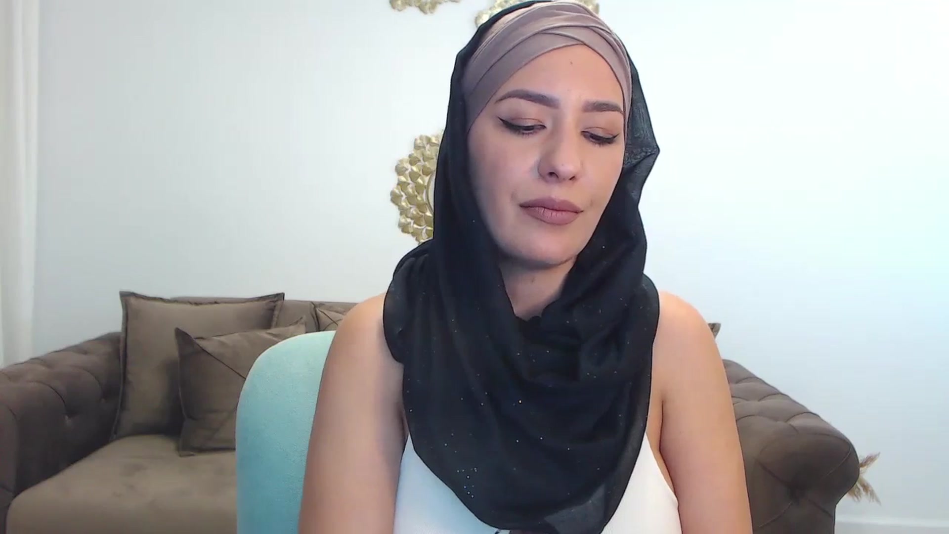 Gallery image thumbnail from Arabian_Woman's myfreecams stream on, 11/18/2023, 19:41 image 18 of 20