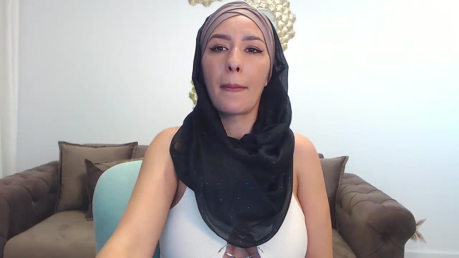 Gallery image thumbnail from Arabian_Woman's myfreecams stream on, 11/18/2023, 19:41 image 15 of 20