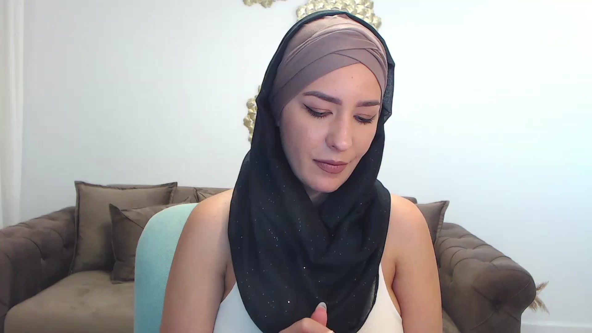 Gallery image thumbnail from Arabian_Woman's myfreecams stream on, 11/18/2023, 19:41 image 3 of 20