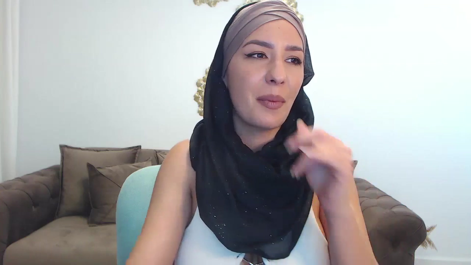 Gallery image thumbnail from Arabian_Woman's myfreecams stream on, 11/18/2023, 19:41 image 17 of 20