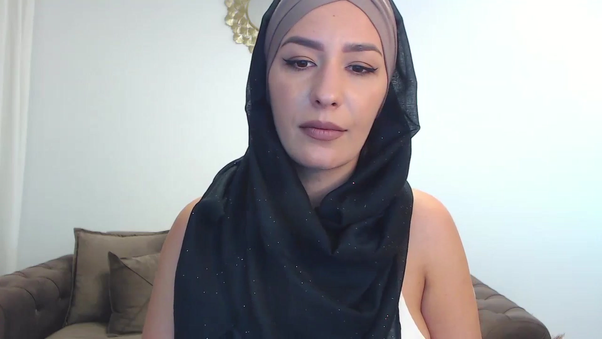 Gallery image thumbnail from Arabian_Woman's myfreecams stream on, 11/18/2023, 19:41 image 14 of 20