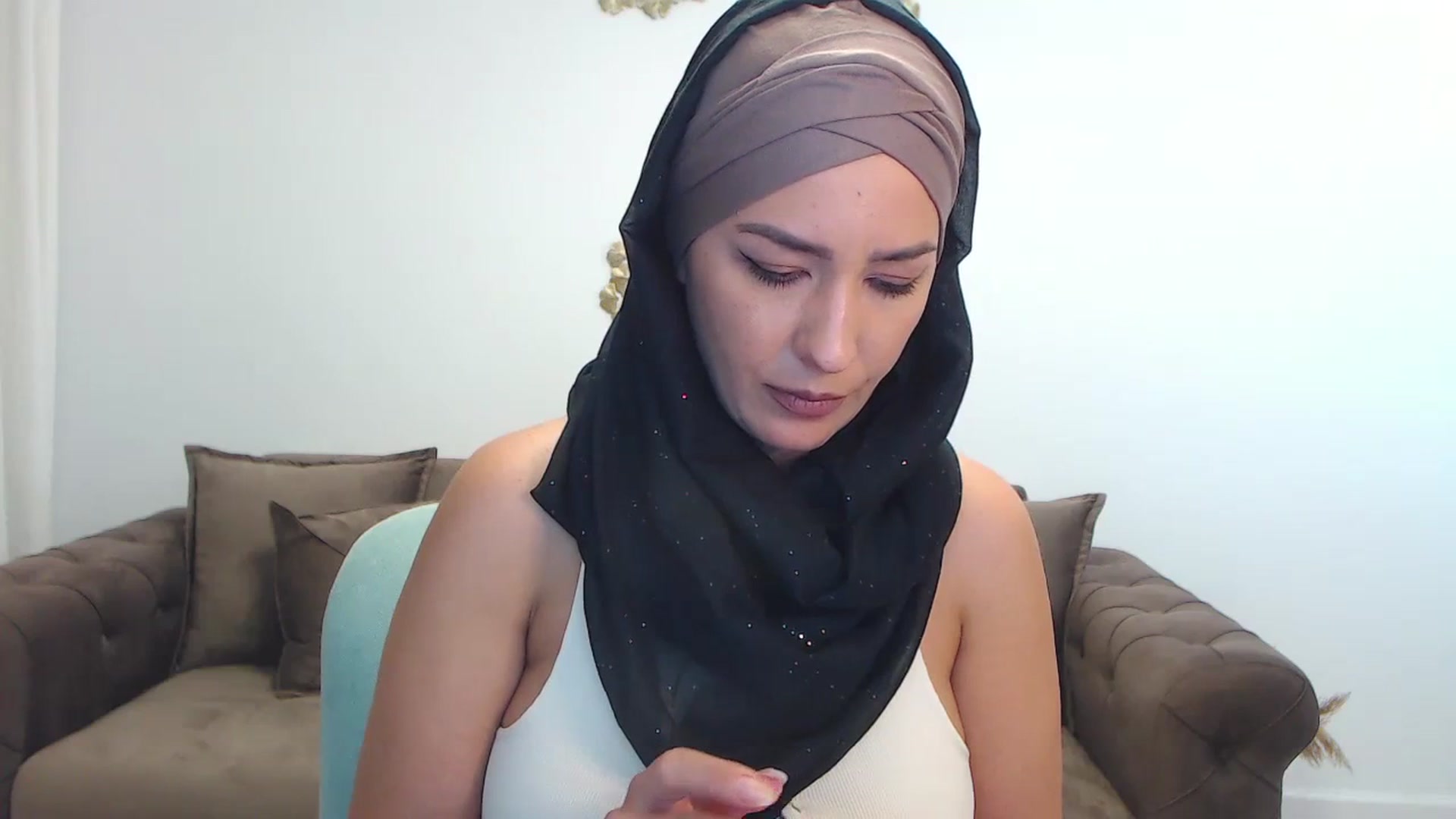 Gallery image thumbnail from Arabian_Woman's myfreecams stream on, 11/18/2023, 19:41 image 11 of 20