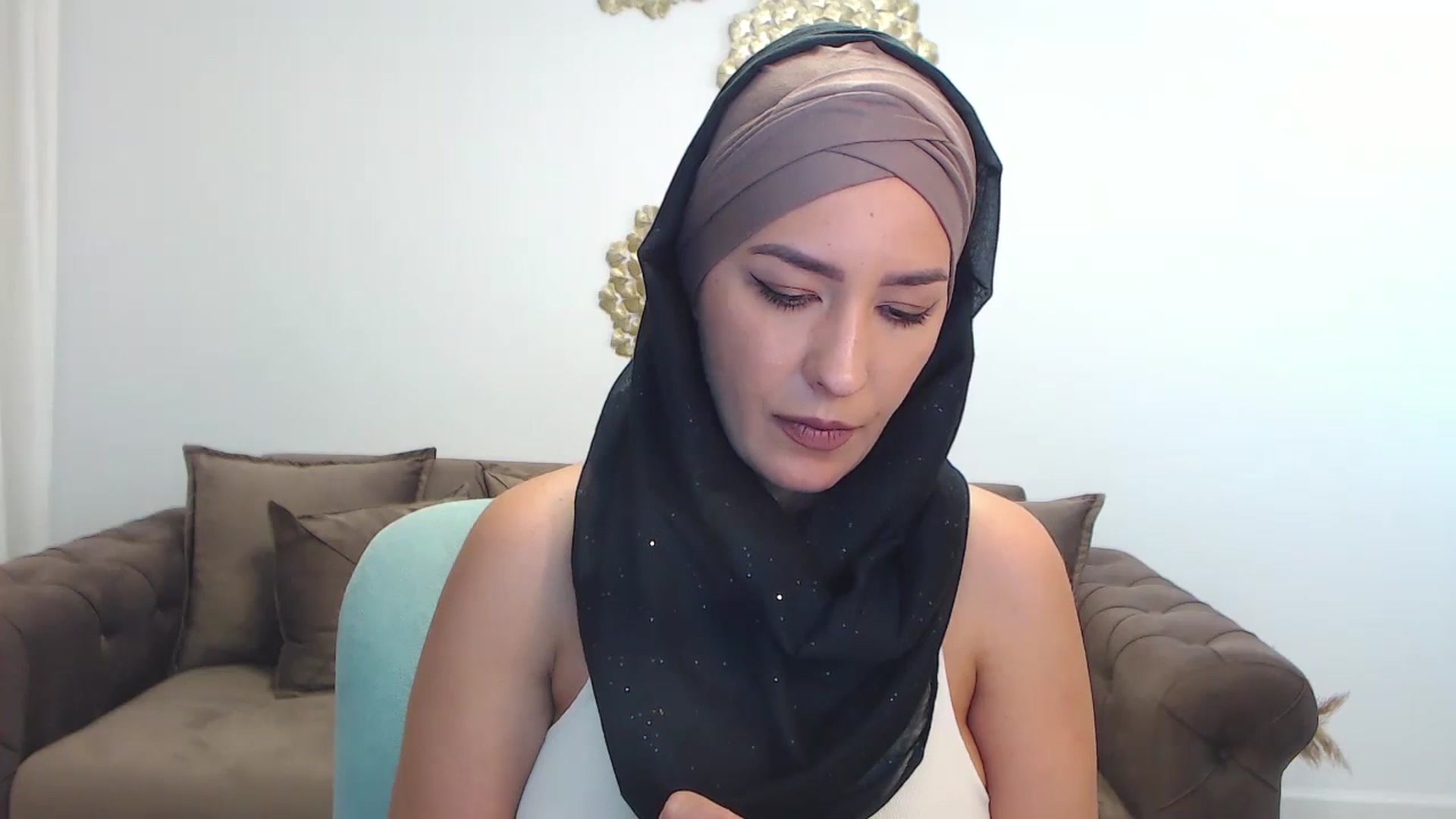 Gallery image thumbnail from Arabian_Woman's myfreecams stream on, 11/18/2023, 19:41 image 6 of 20