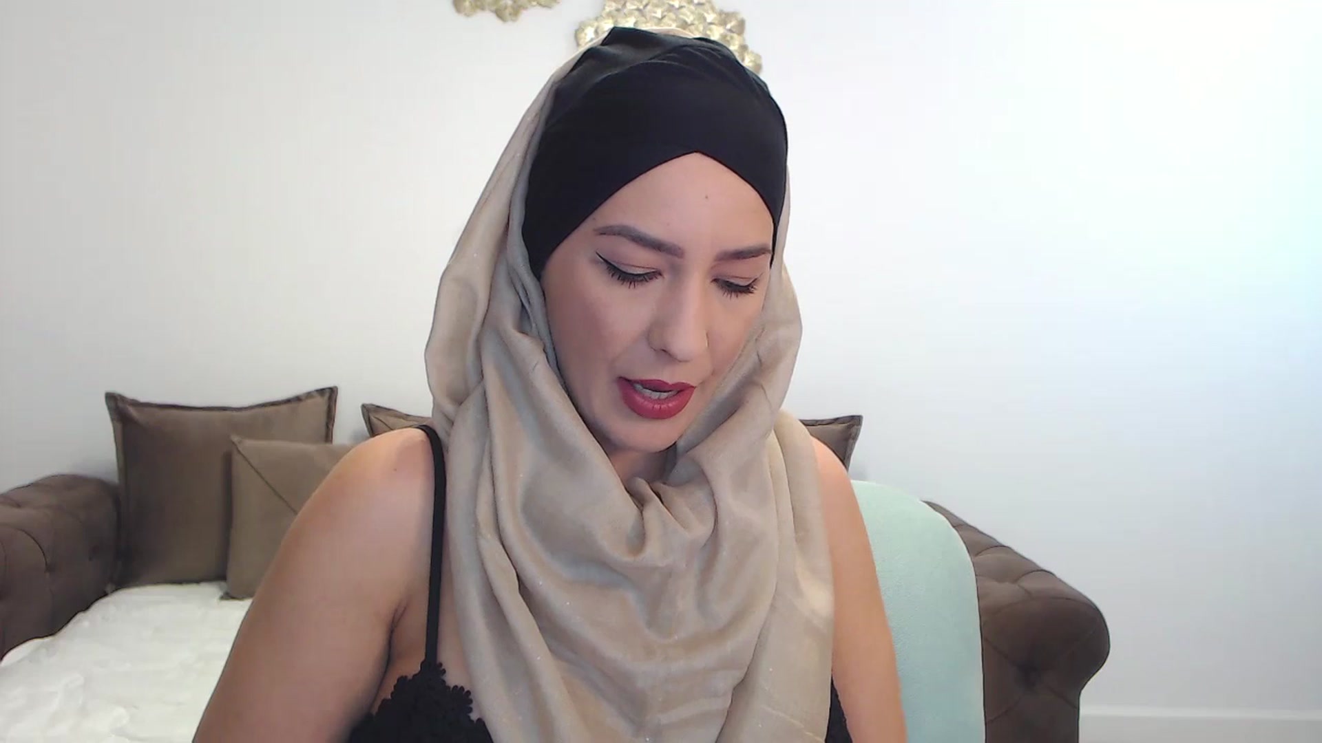 Gallery image thumbnail from Arabian_Woman's myfreecams stream on, 11/22/2023, 15:37 image 5 of 20