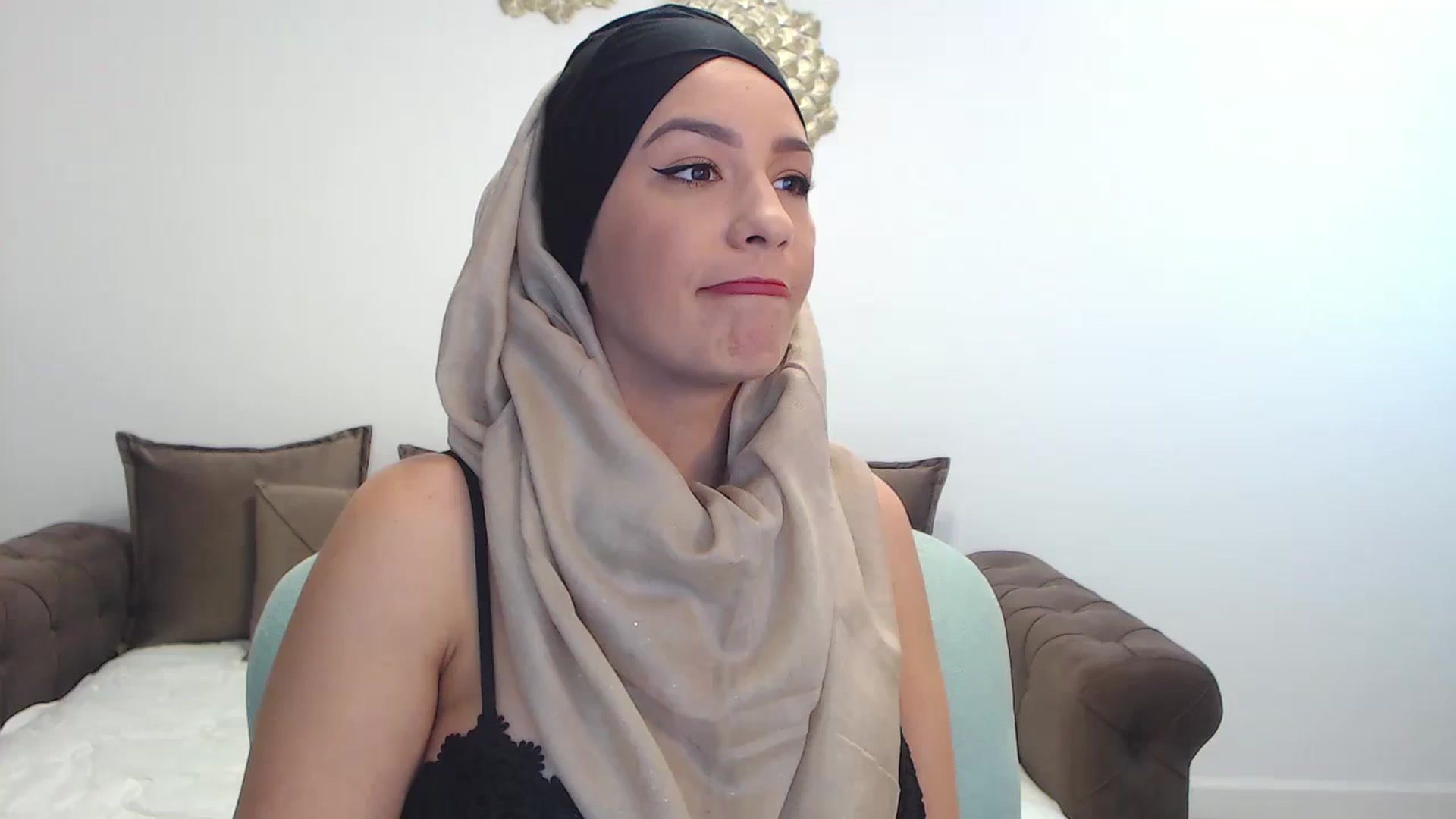 Gallery image thumbnail from Arabian_Woman's myfreecams stream on, 11/22/2023, 15:37 image 1 of 20