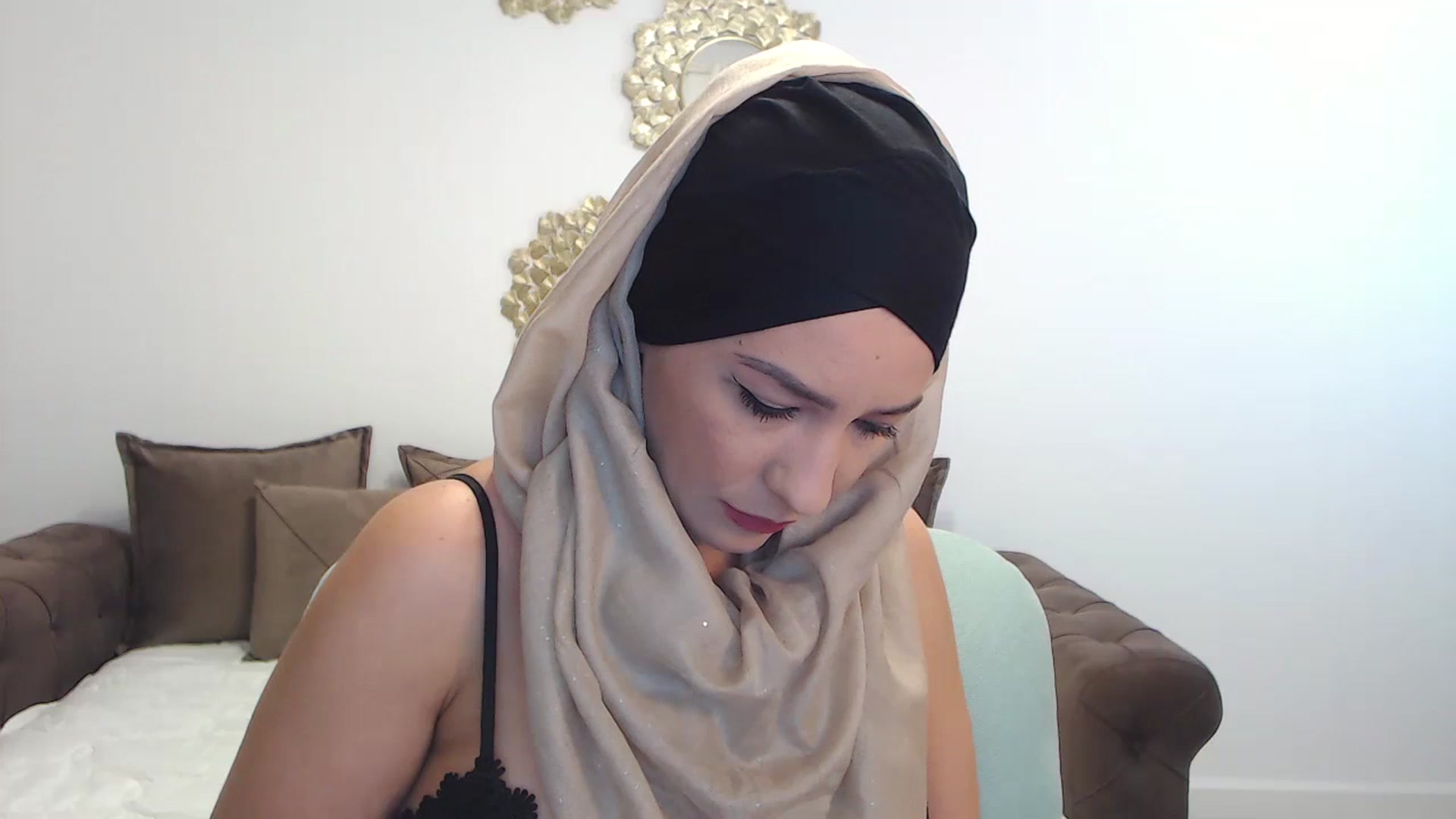 Gallery image thumbnail from Arabian_Woman's myfreecams stream on, 11/22/2023, 15:37 image 3 of 20