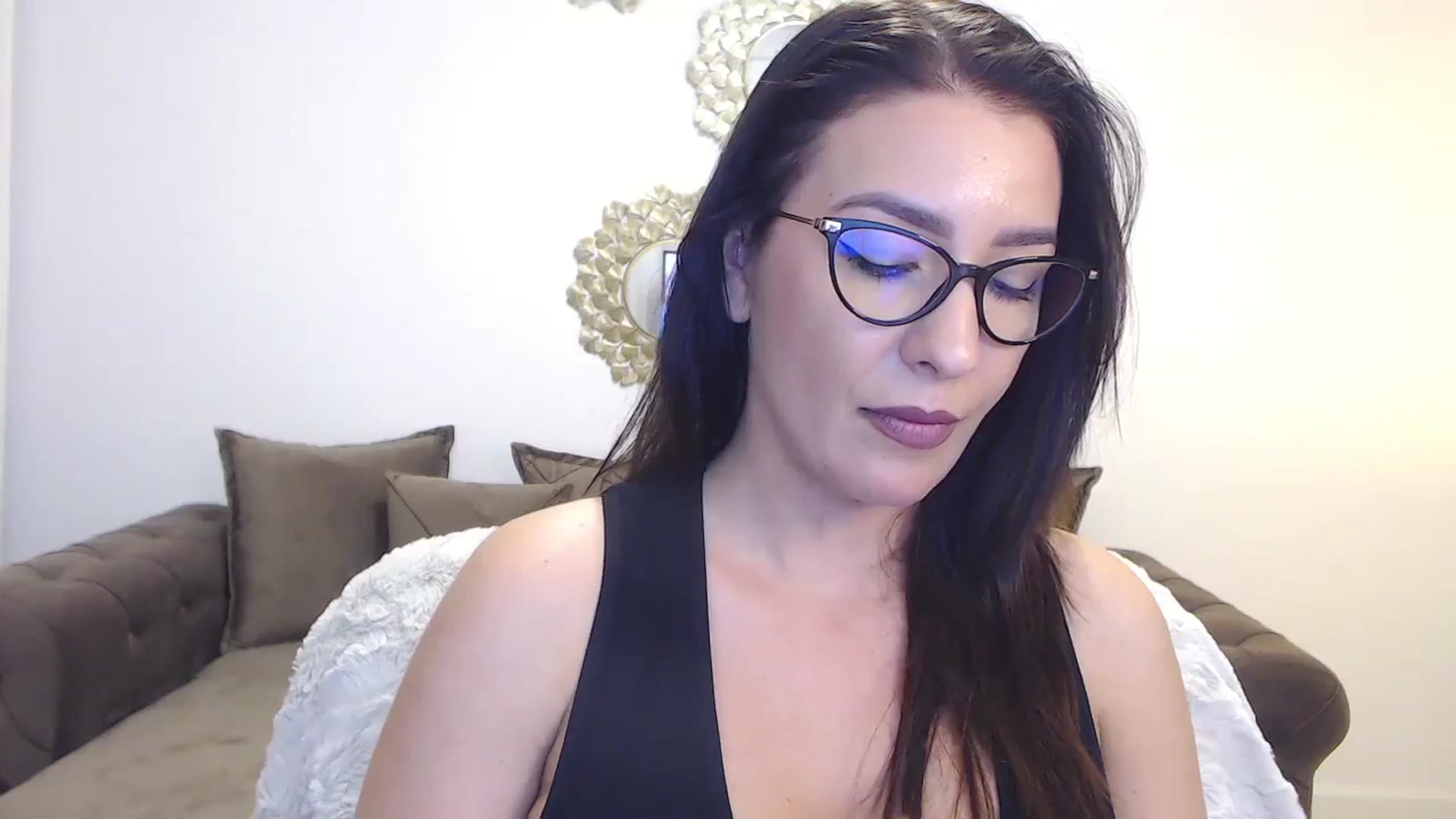 Gallery image thumbnail from Arabian_Woman's myfreecams stream on, 02/04/2024, 18:55 image 16 of 20
