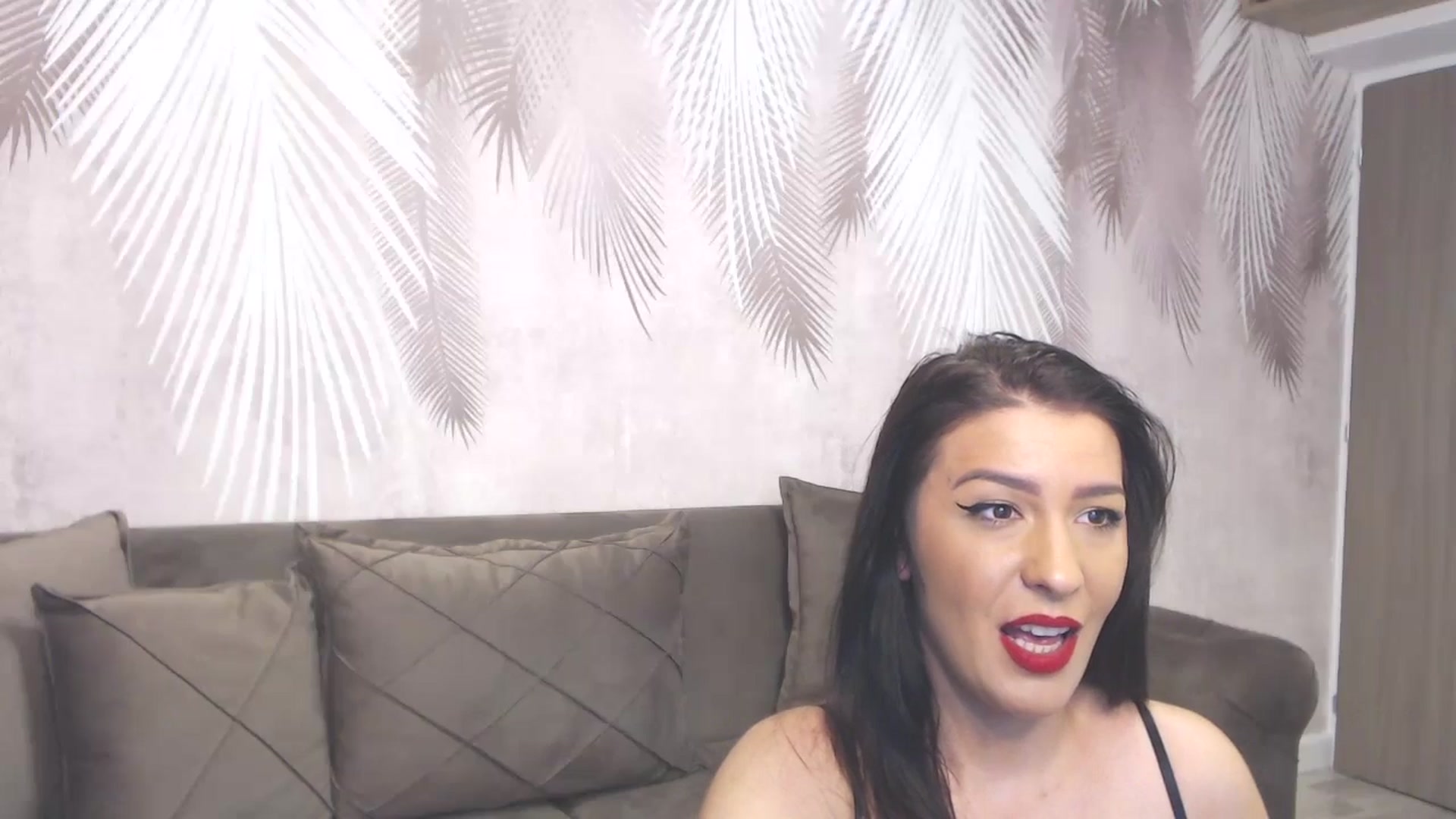 Gallery image thumbnail from Arabian_Woman's myfreecams stream on, 12/19/2024, 20:13 image 19 of 20