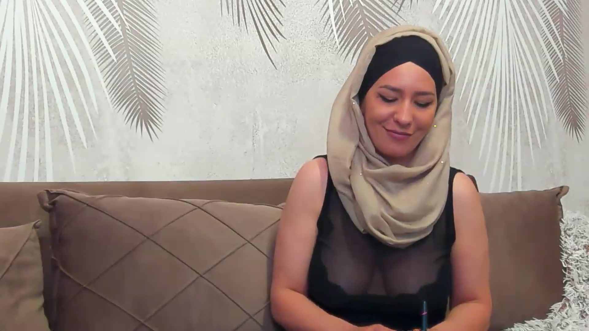 Gallery image thumbnail from Arabian_Woman's myfreecams stream on, 05/13/2026, 15:44 image 17 of 20