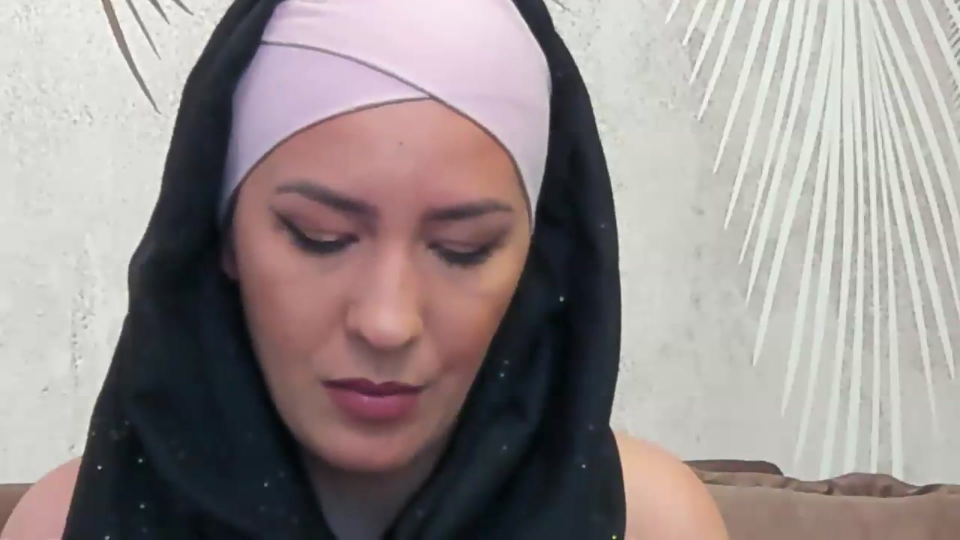 Gallery image thumbnail from Arabian_Woman's myfreecams stream on, 05/16/2026, 10:45 image 18 of 20