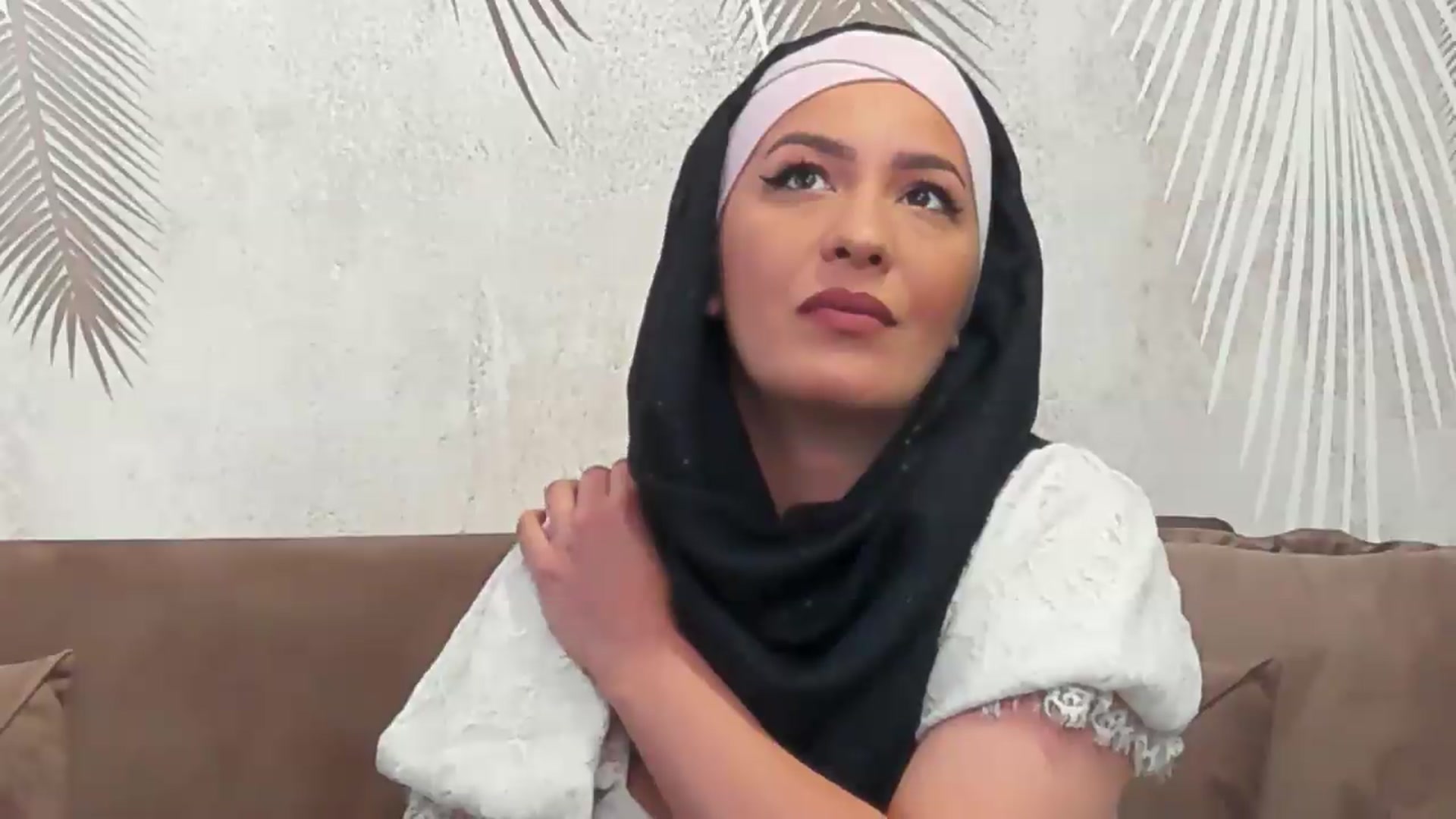 Gallery image thumbnail from Arabian_Woman's myfreecams stream on, 05/16/2026, 10:45 image 6 of 20