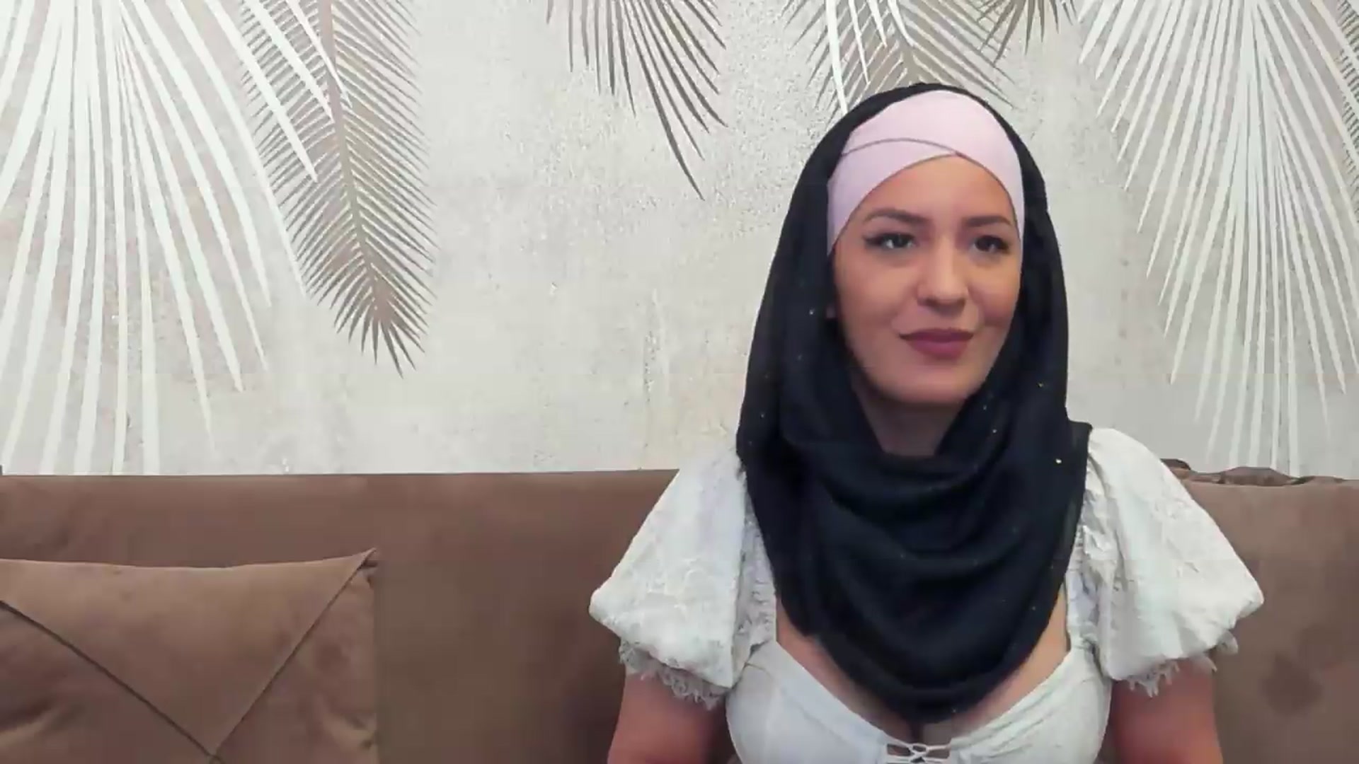 Gallery image thumbnail from Arabian_Woman's myfreecams stream on, 05/16/2026, 10:45 image 3 of 20