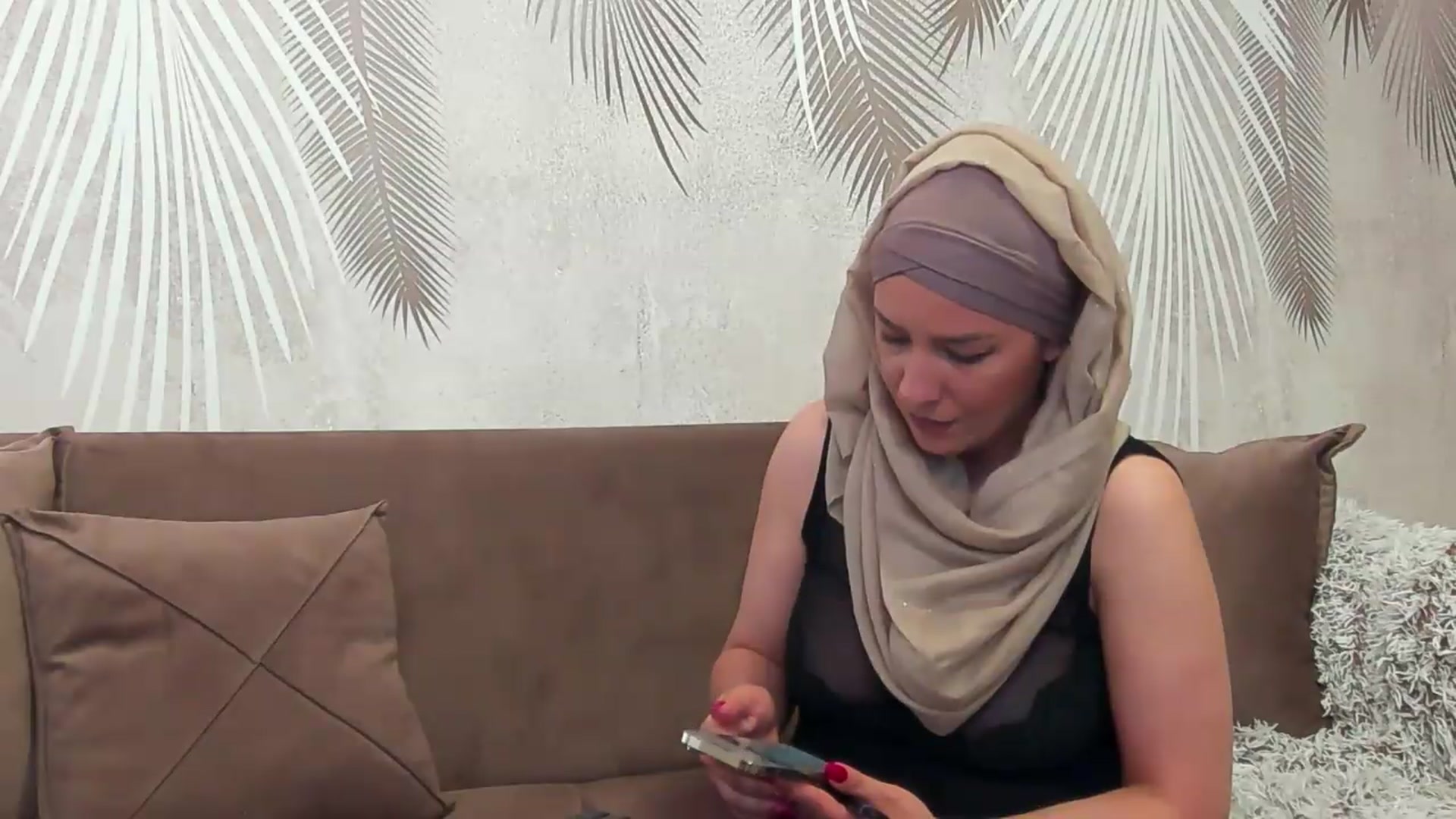 Gallery image thumbnail from Arabian_Woman's myfreecams stream on, 05/18/2026, 15:24 image 17 of 20