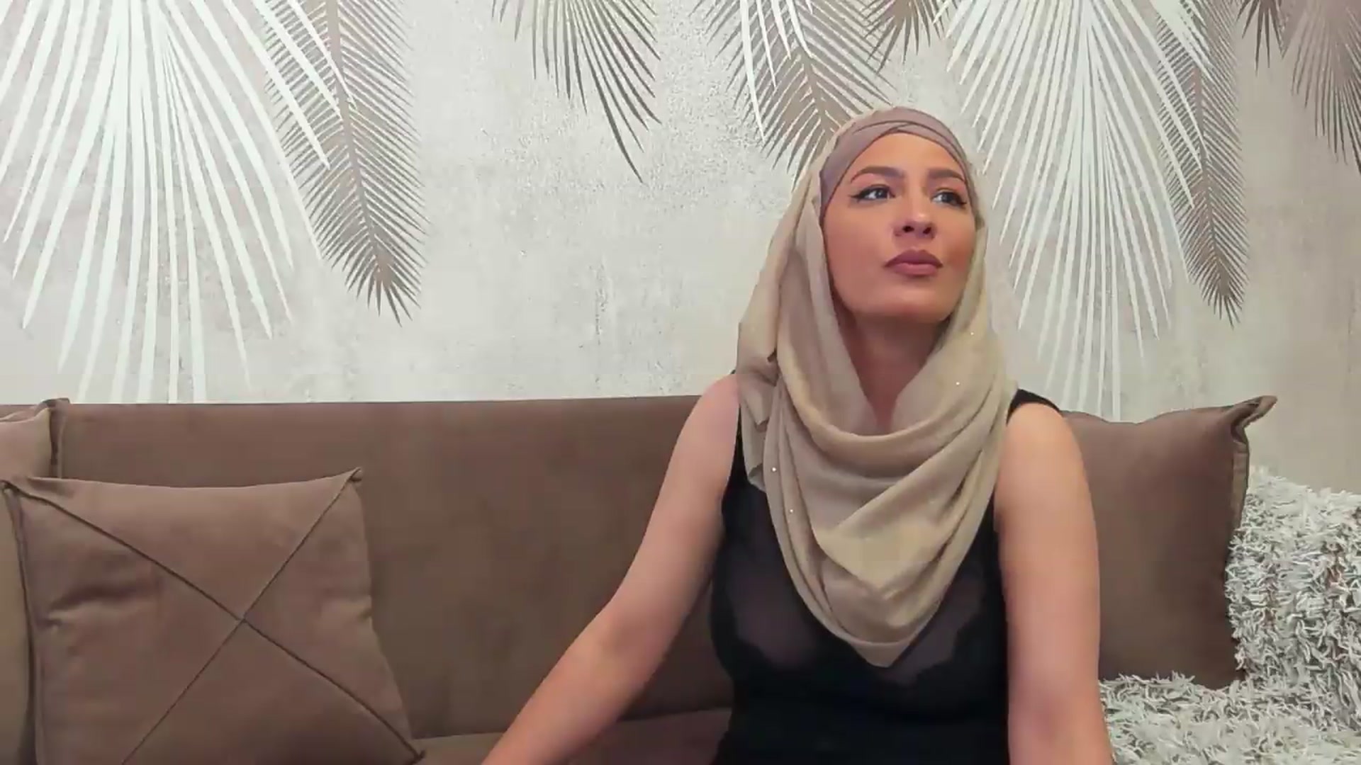Gallery image thumbnail from Arabian_Woman's myfreecams stream on, 05/18/2026, 15:24 image 18 of 20