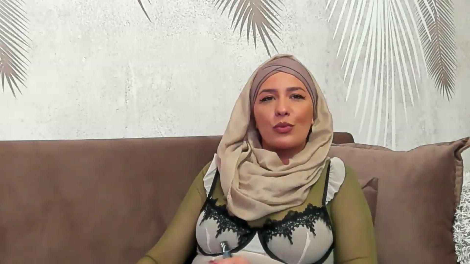 Gallery image thumbnail from Arabian_Woman's myfreecams stream on, 05/18/2026, 17:00 image 19 of 20