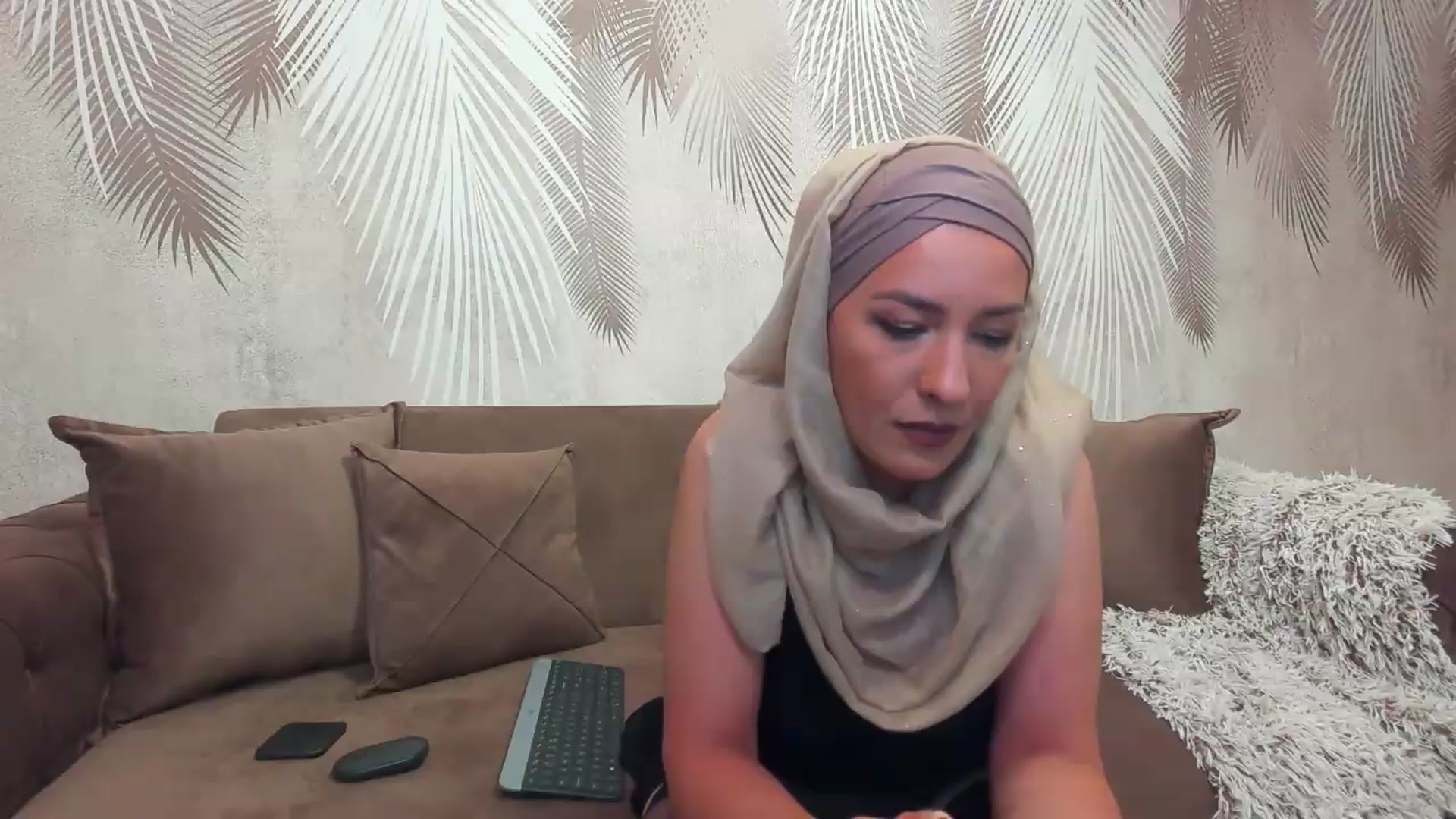 Gallery image thumbnail from Arabian_Woman's myfreecams stream on, 05/27/2026, 19:37 image 14 of 20