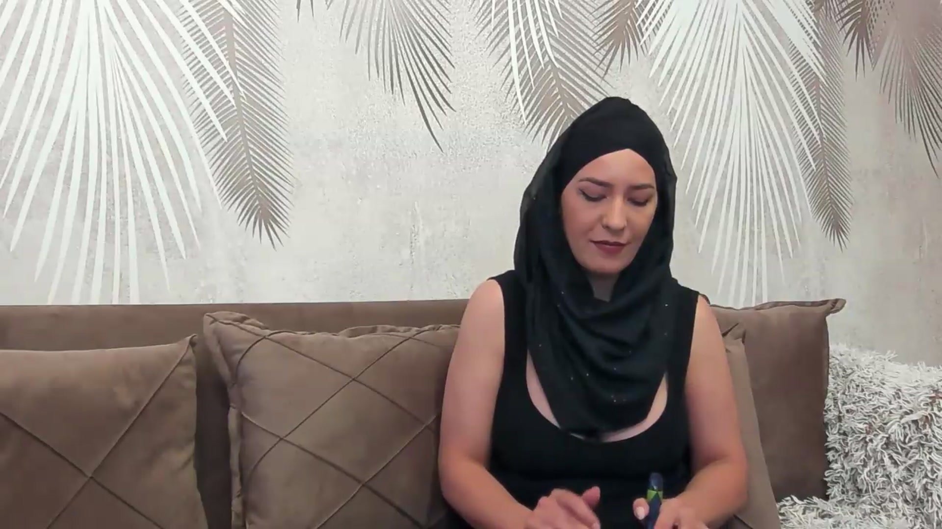 Gallery image thumbnail from Arabian_Woman's myfreecams stream on, 06/09/2026, 11:48 image 16 of 20