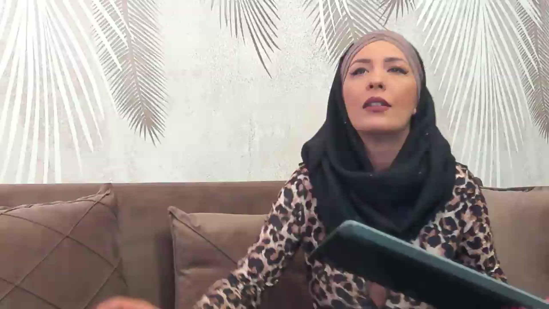 Gallery image thumbnail from Arabian_Woman's myfreecams stream on, 07/16/2026, 16:29 image 17 of 20