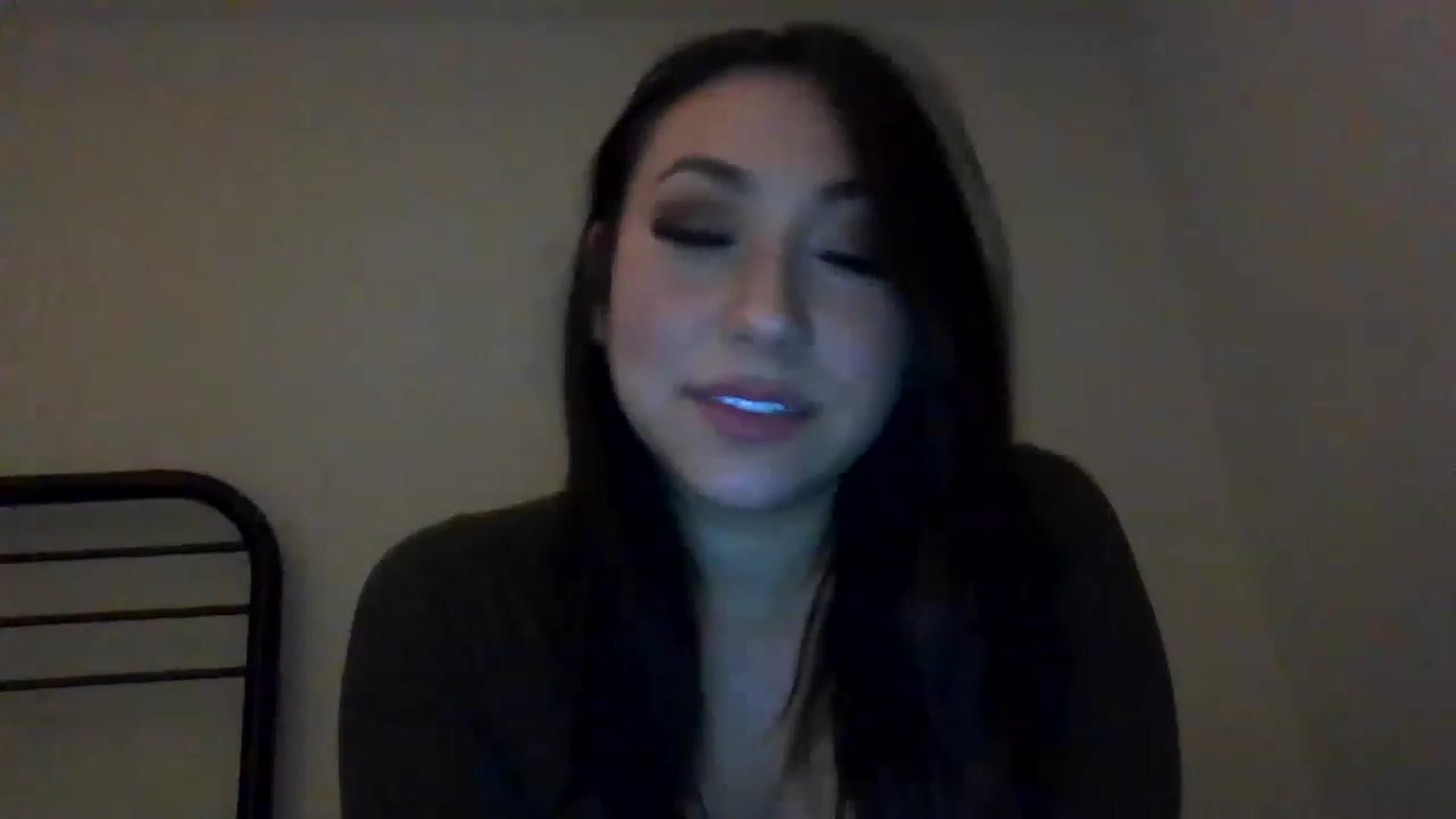 Gallery image thumbnail from Aracelyx3's myfreecams stream on, 12/17/2022, 09:15 image 15 of 20