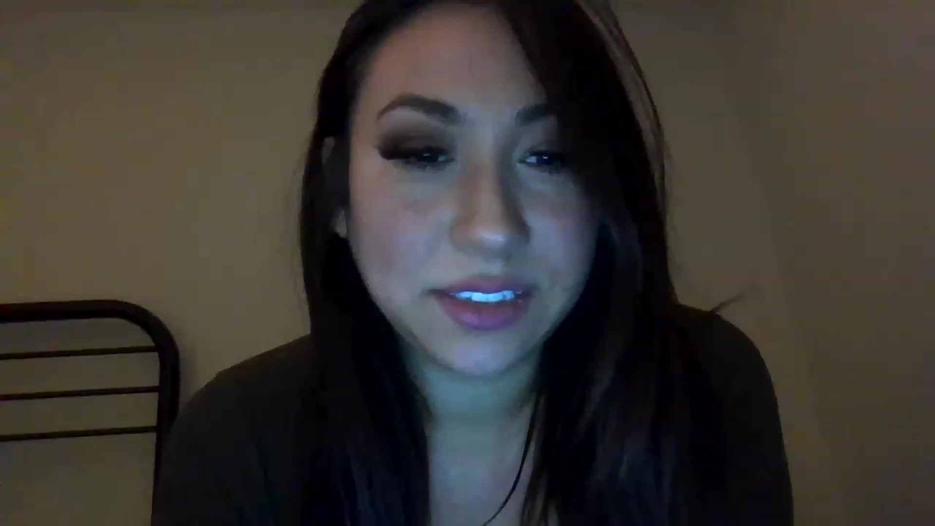 Gallery image thumbnail from Aracelyx3's myfreecams stream on, 12/17/2022, 09:15 image 17 of 20