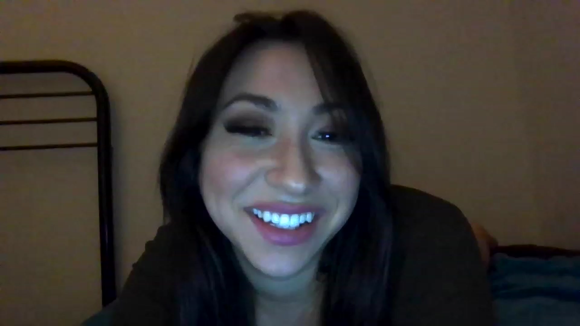 Gallery image thumbnail from Aracelyx3's myfreecams stream on, 12/17/2022, 09:15 image 1 of 20