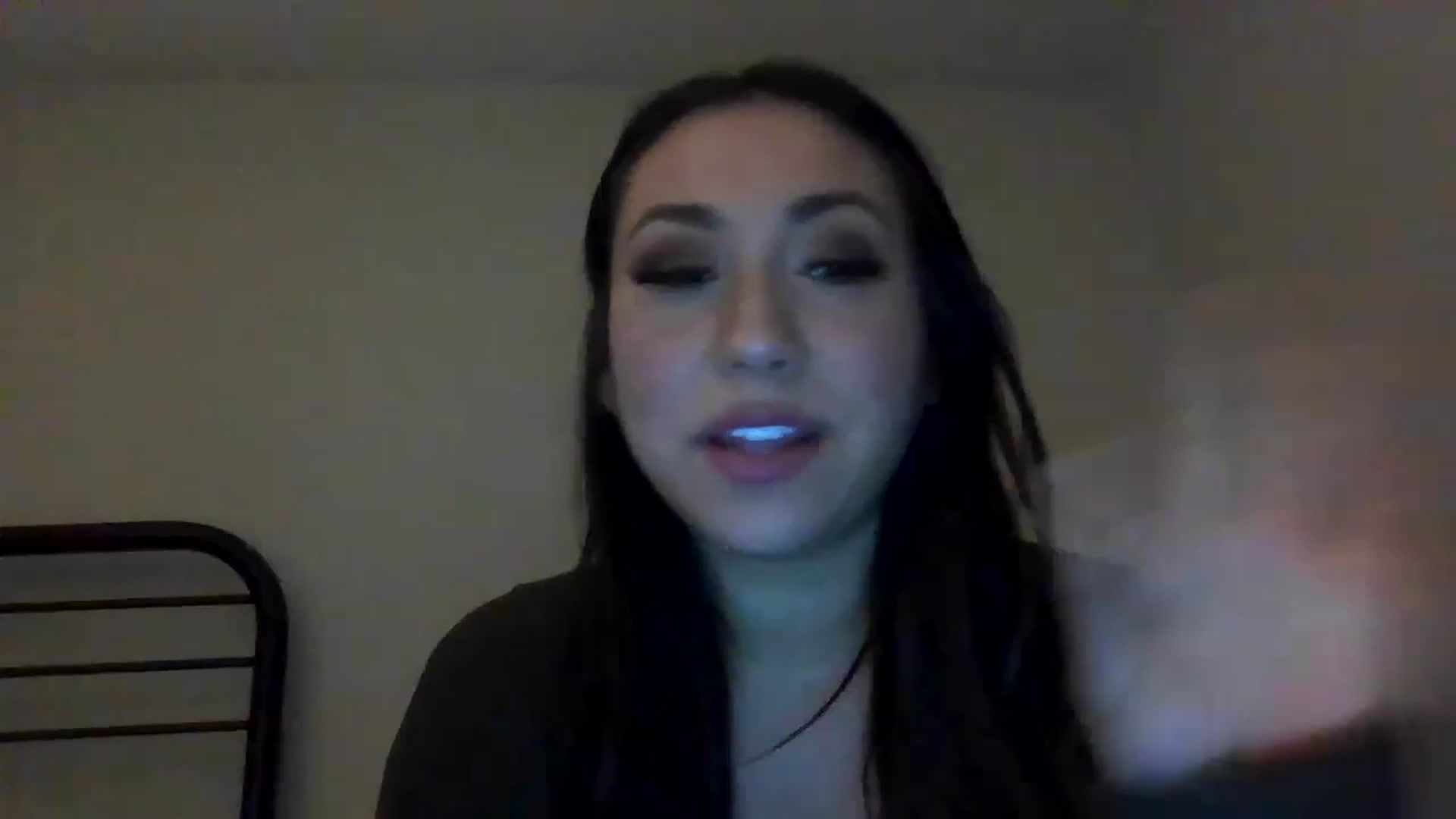 Gallery image thumbnail from Aracelyx3's myfreecams stream on, 12/17/2022, 09:15 image 12 of 20