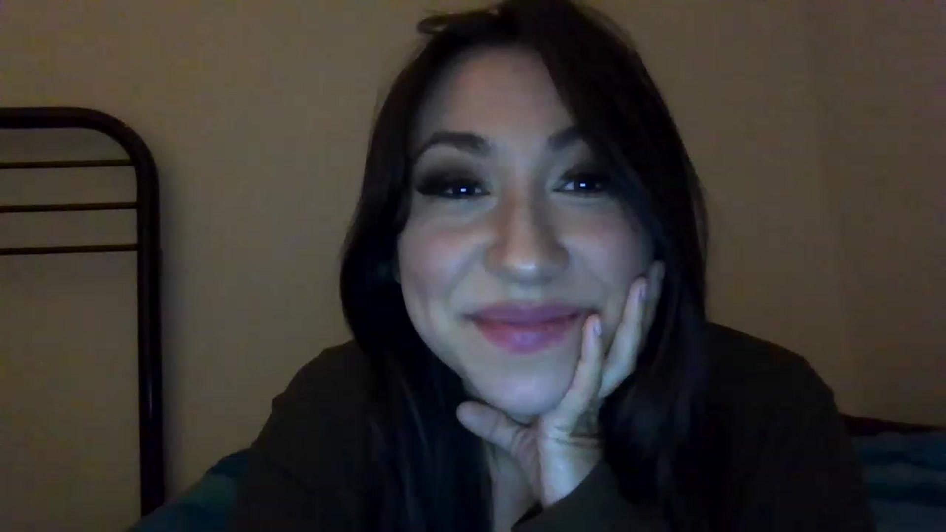 Gallery image thumbnail from Aracelyx3's myfreecams stream on, 12/17/2022, 09:15 image 3 of 20