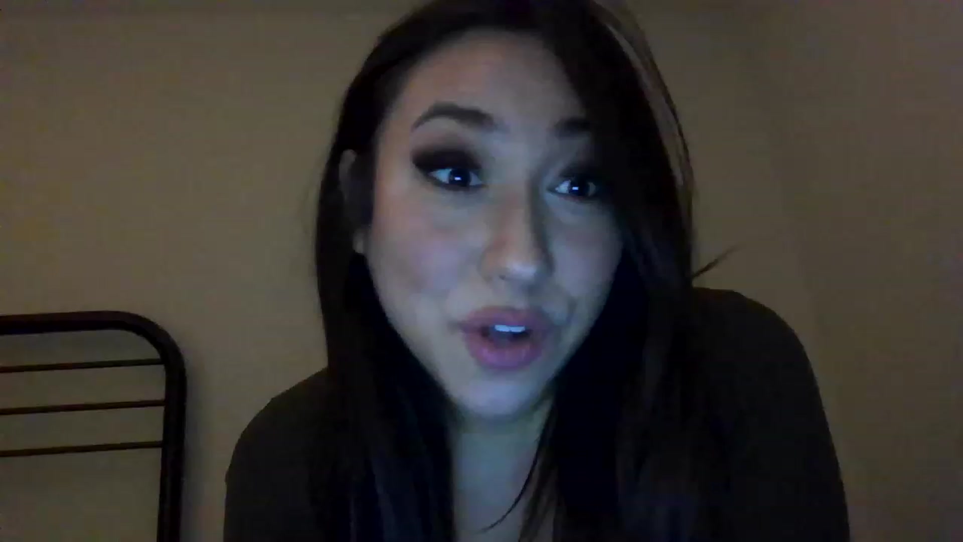 Gallery image thumbnail from Aracelyx3's myfreecams stream on, 12/17/2022, 09:15 image 16 of 20