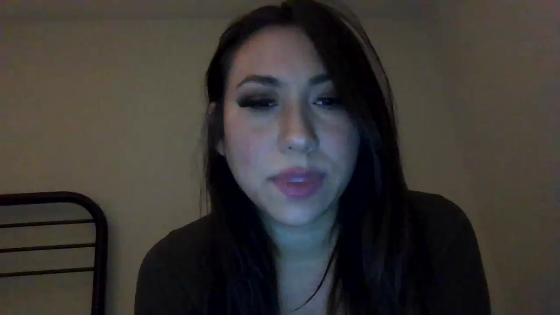 Gallery image thumbnail from Aracelyx3's myfreecams stream on, 12/17/2022, 09:15 image 14 of 20
