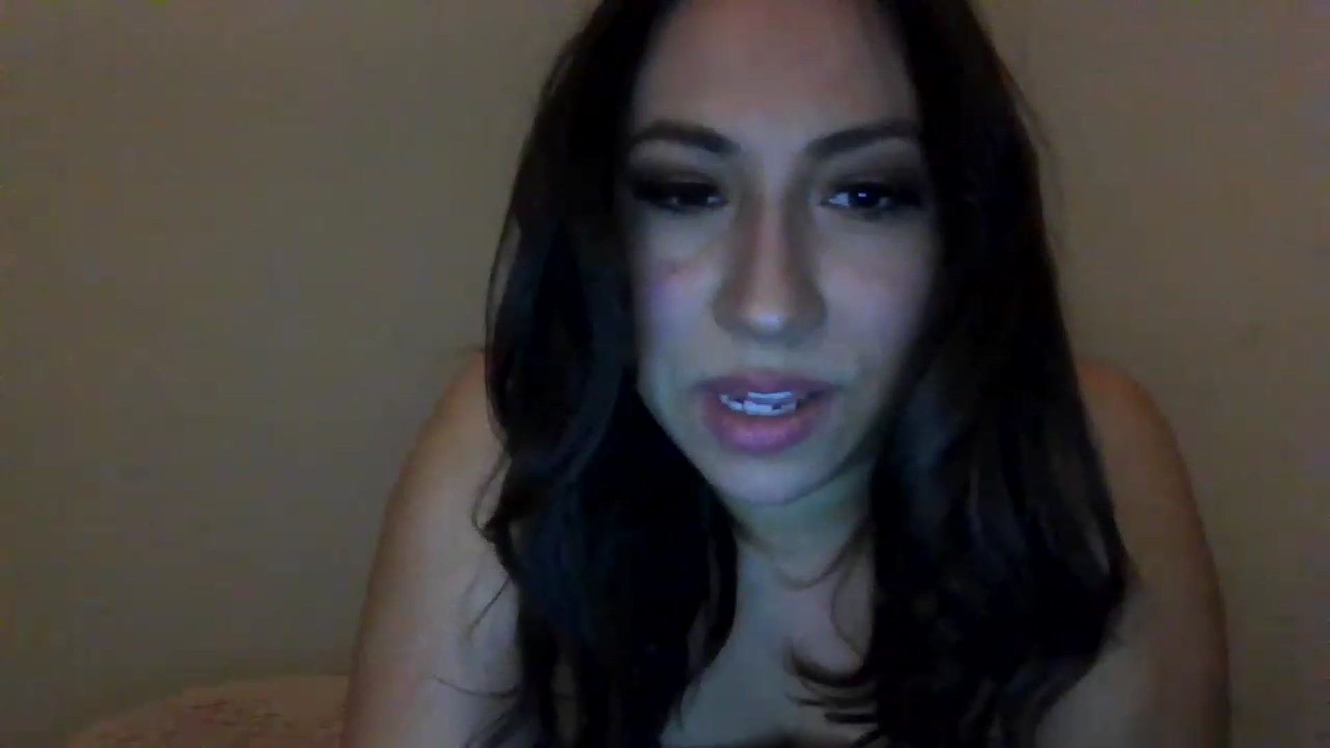 Gallery image thumbnail from Aracelyx3's myfreecams stream on, 12/18/2022, 10:23 image 17 of 20