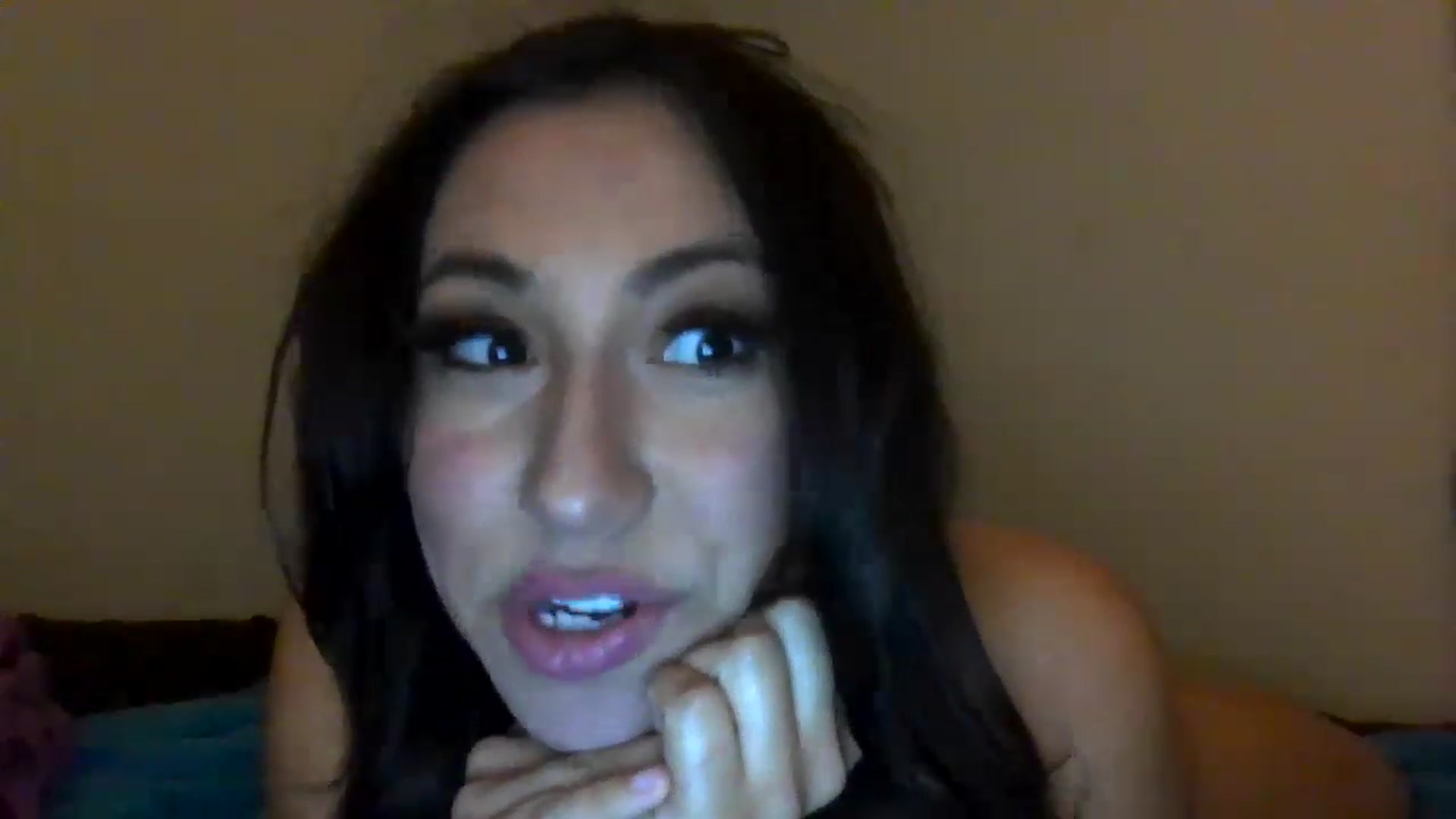 Gallery image thumbnail from Aracelyx3's myfreecams stream on, 12/18/2022, 10:23 image 9 of 20