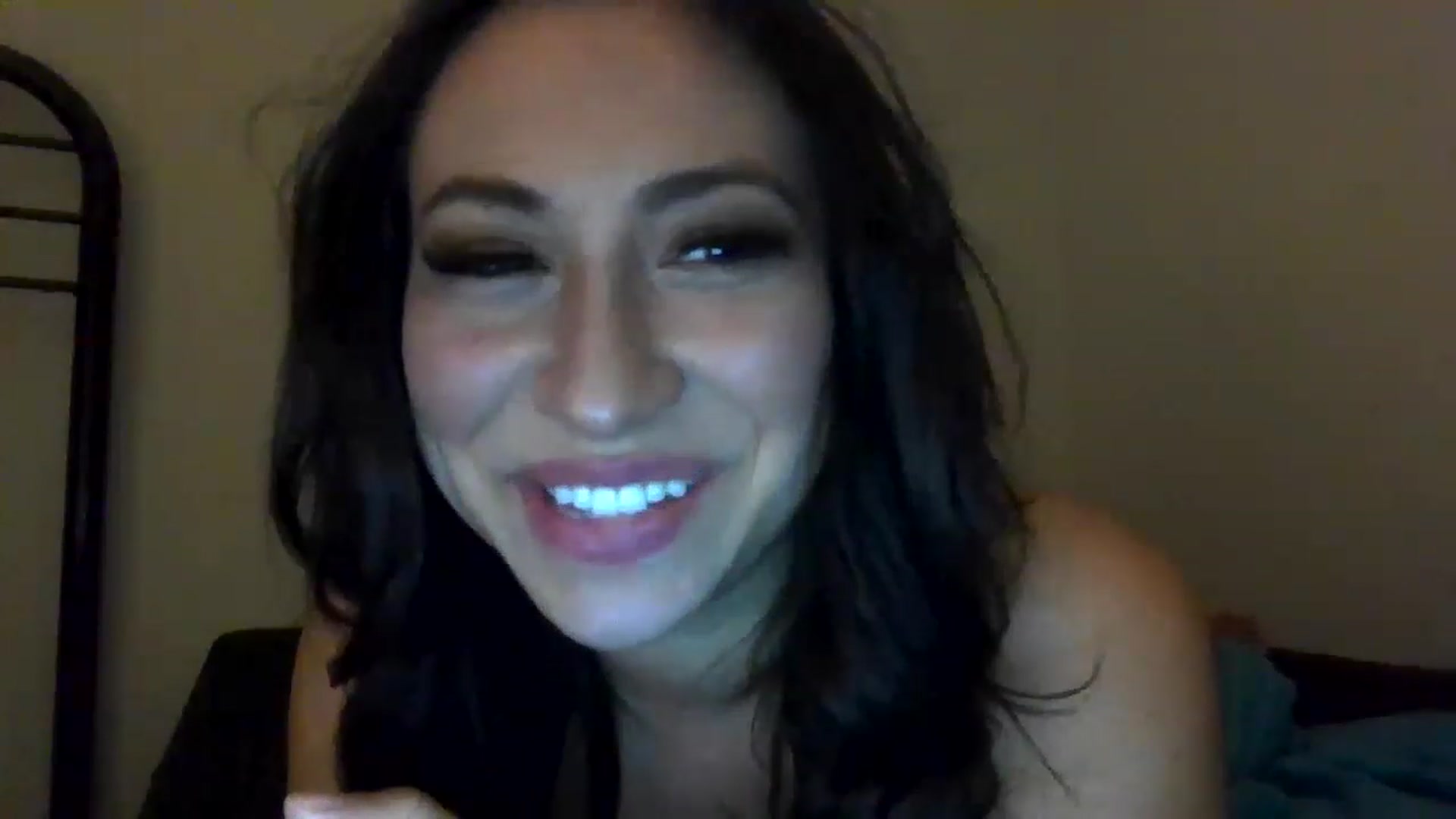 Gallery image thumbnail from Aracelyx3's myfreecams stream on, 12/18/2022, 10:23 image 11 of 20