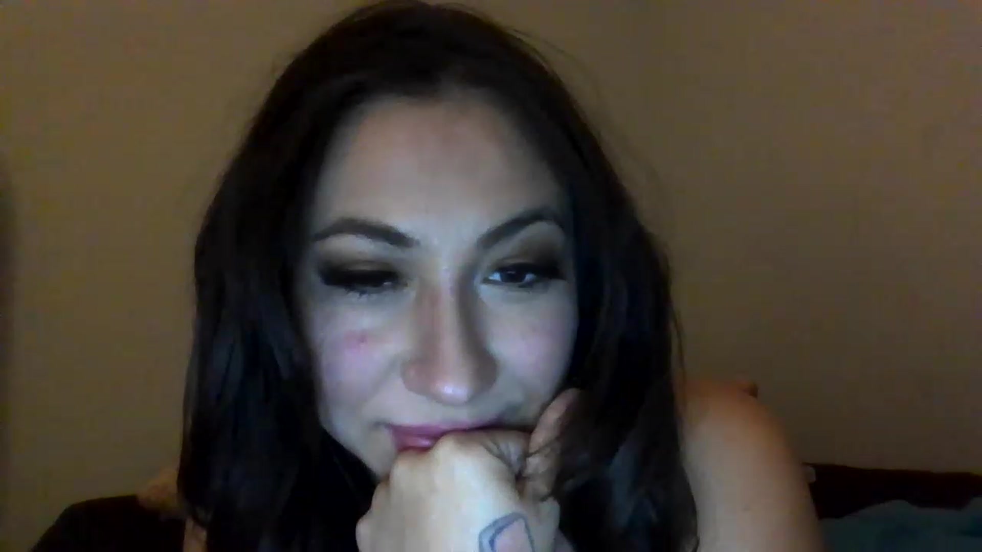 Gallery image thumbnail from Aracelyx3's myfreecams stream on, 12/18/2022, 10:23 image 14 of 20