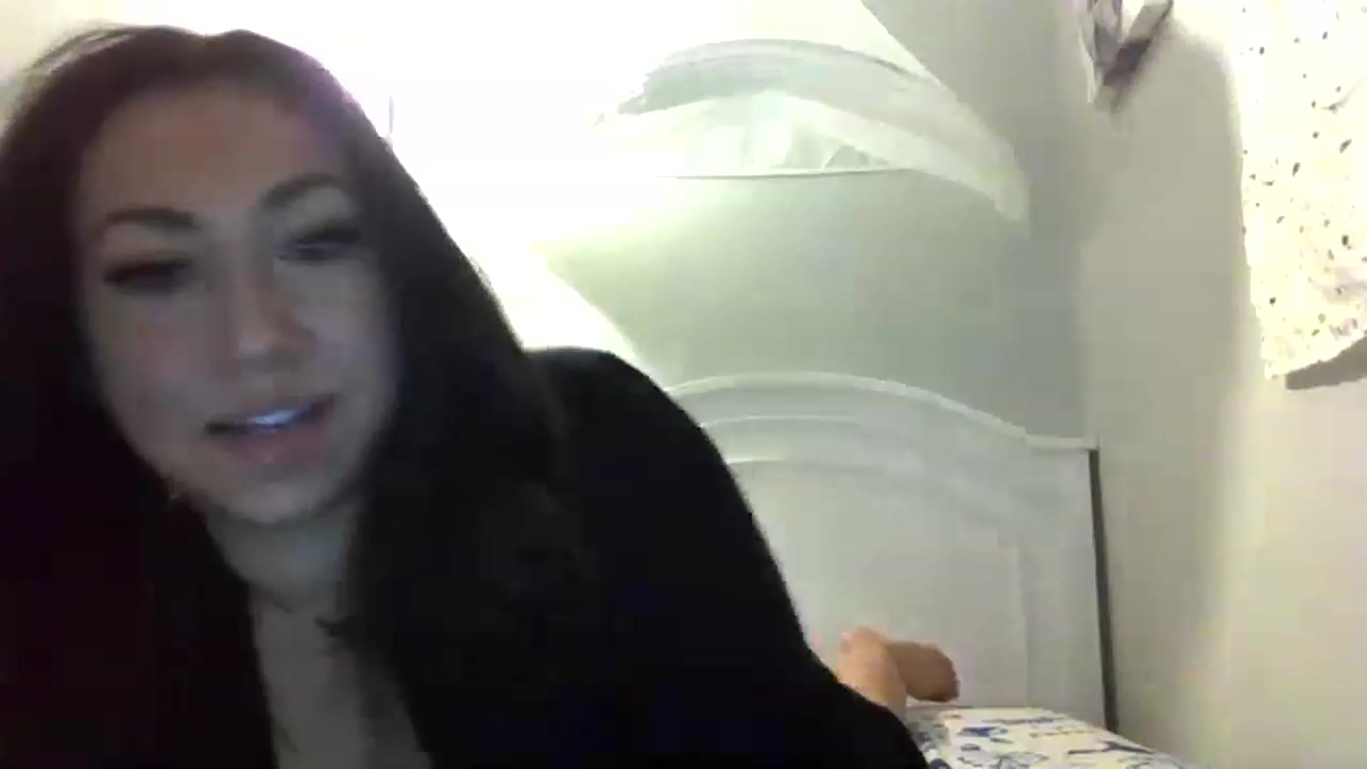 Gallery image thumbnail from Aracelyx3's myfreecams stream on, 12/21/2022, 08:46 image 14 of 20