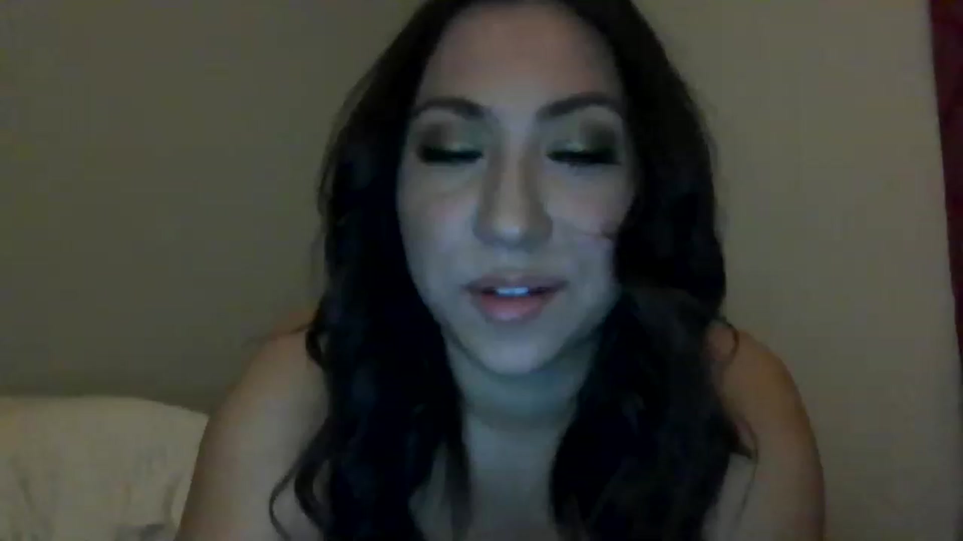 Gallery image thumbnail from Aracelyx3's myfreecams stream on, 12/22/2022, 09:08 image 5 of 20