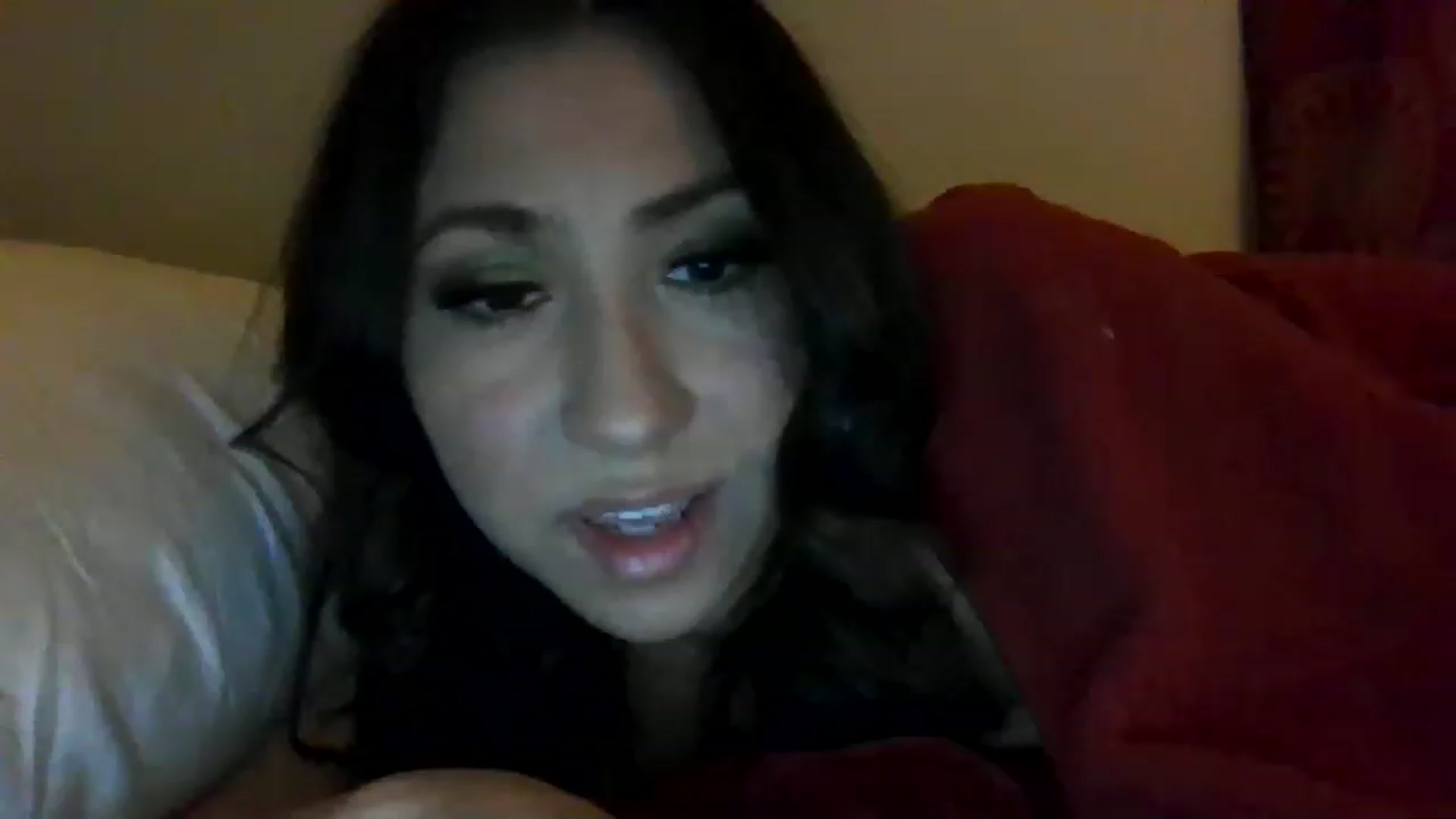 Gallery image thumbnail from Aracelyx3's myfreecams stream on, 12/22/2022, 09:34 image 19 of 20