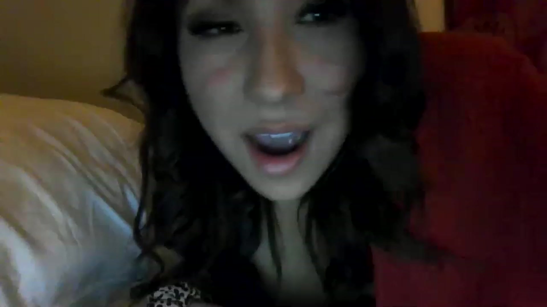 Gallery image thumbnail from Aracelyx3's myfreecams stream on, 12/22/2022, 09:34 image 14 of 20