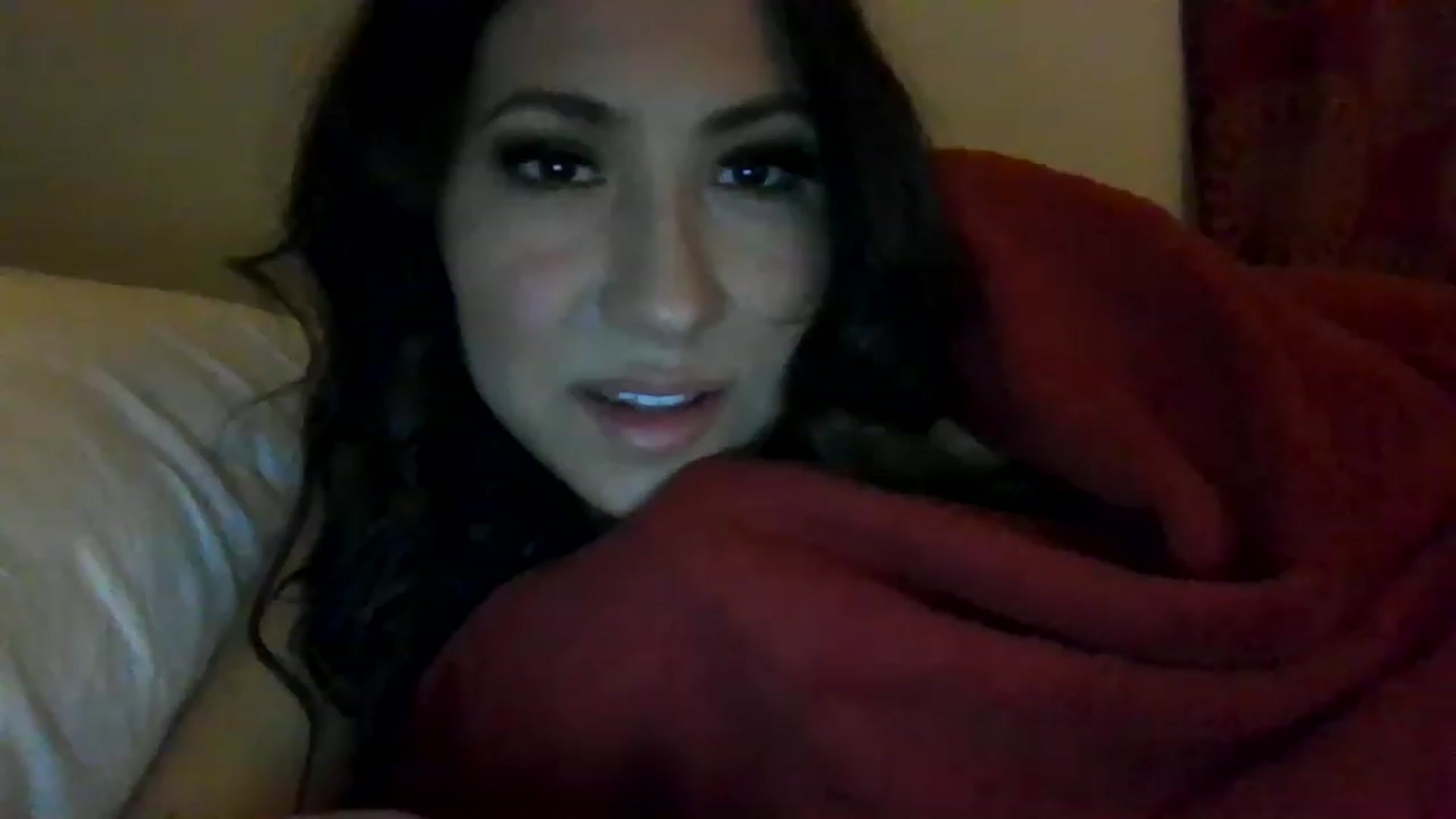 Gallery image thumbnail from Aracelyx3's myfreecams stream on, 12/22/2022, 09:34 image 15 of 20