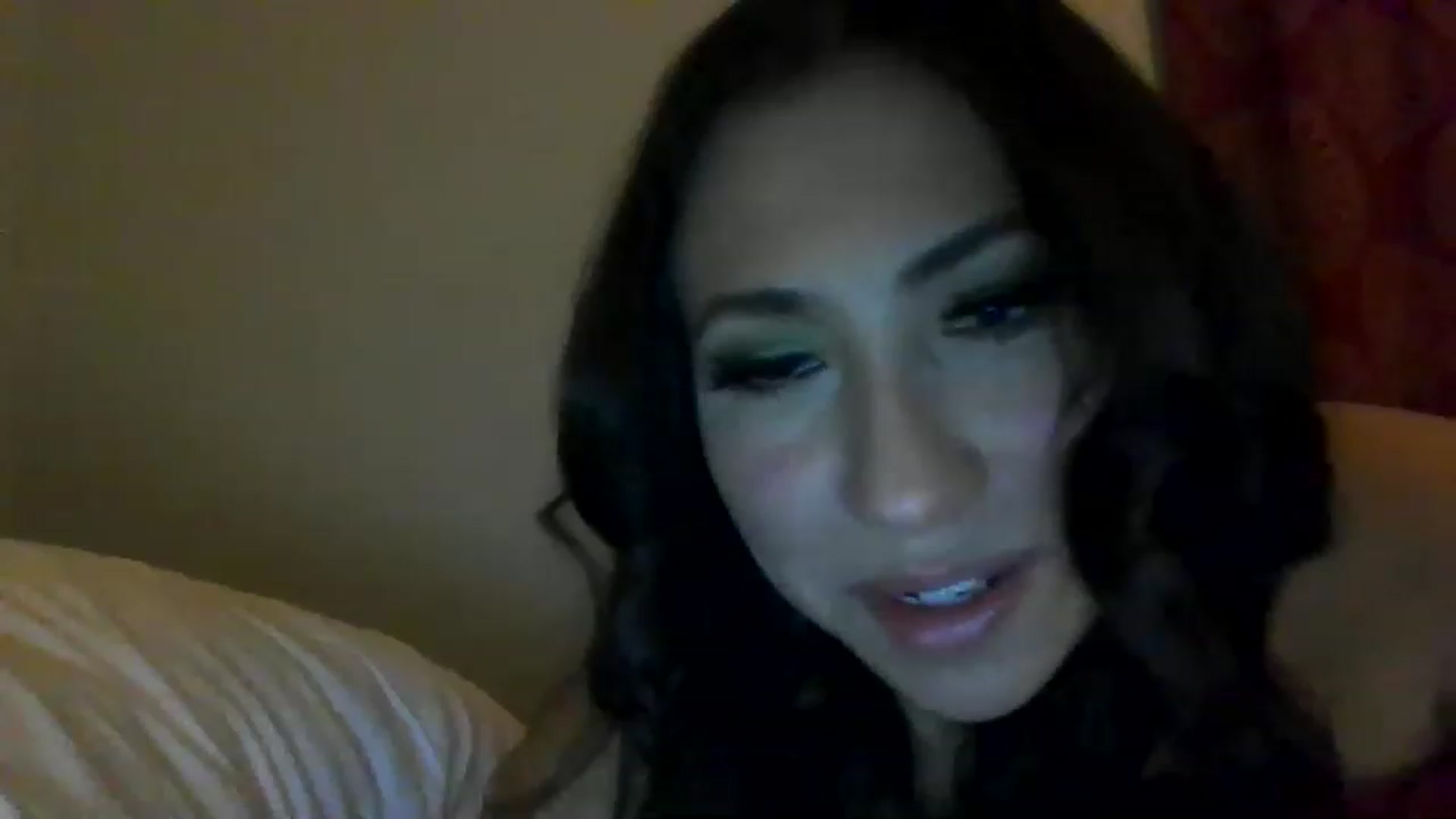 Gallery image thumbnail from Aracelyx3's myfreecams stream on, 12/22/2022, 09:34 image 6 of 20