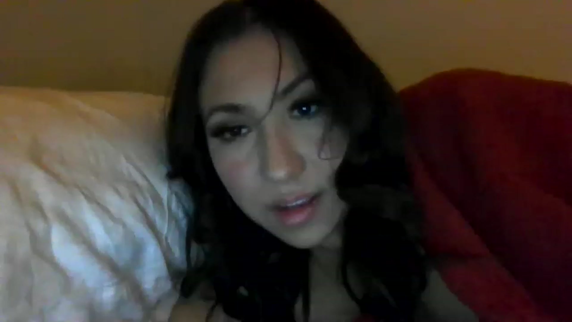 Gallery image thumbnail from Aracelyx3's myfreecams stream on, 12/22/2022, 09:34 image 13 of 20