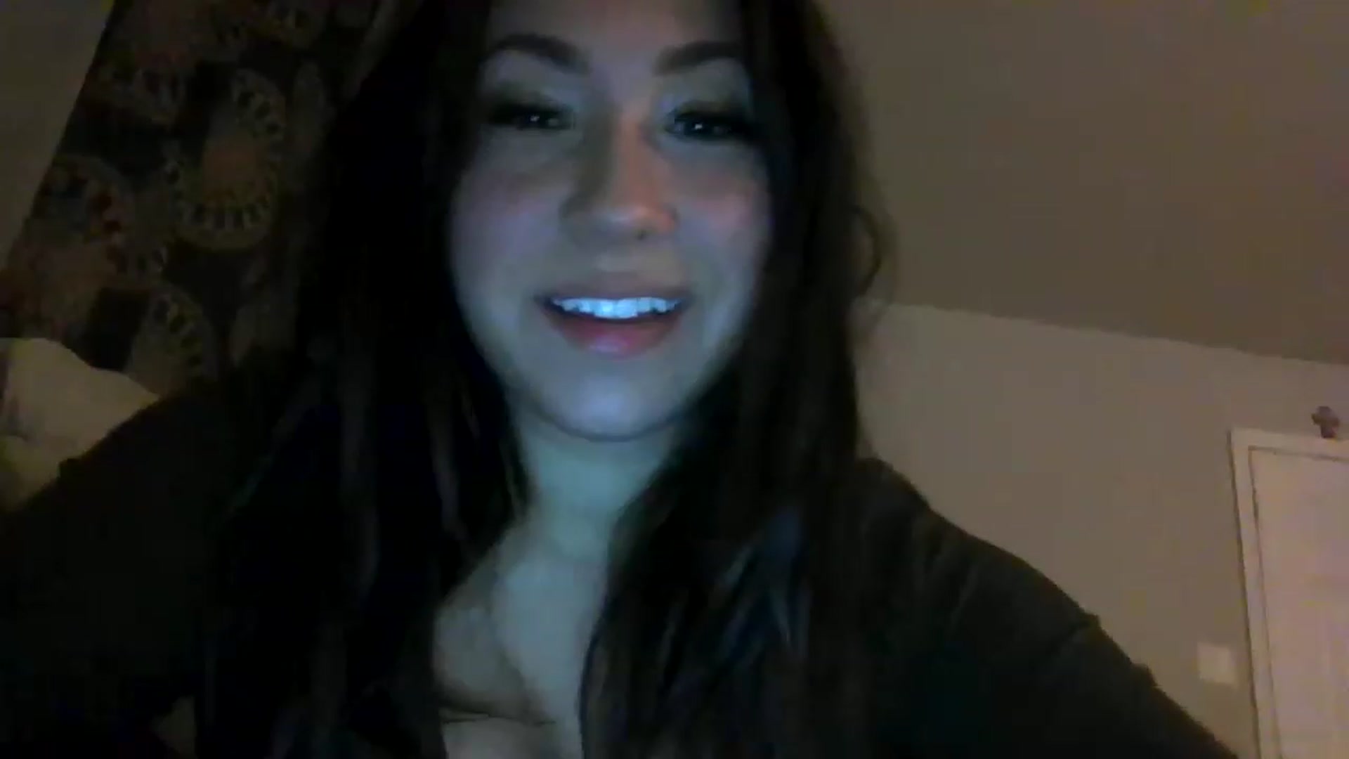 Gallery image thumbnail from Aracelyx3's myfreecams stream on, 12/24/2022, 08:19 image 17 of 20