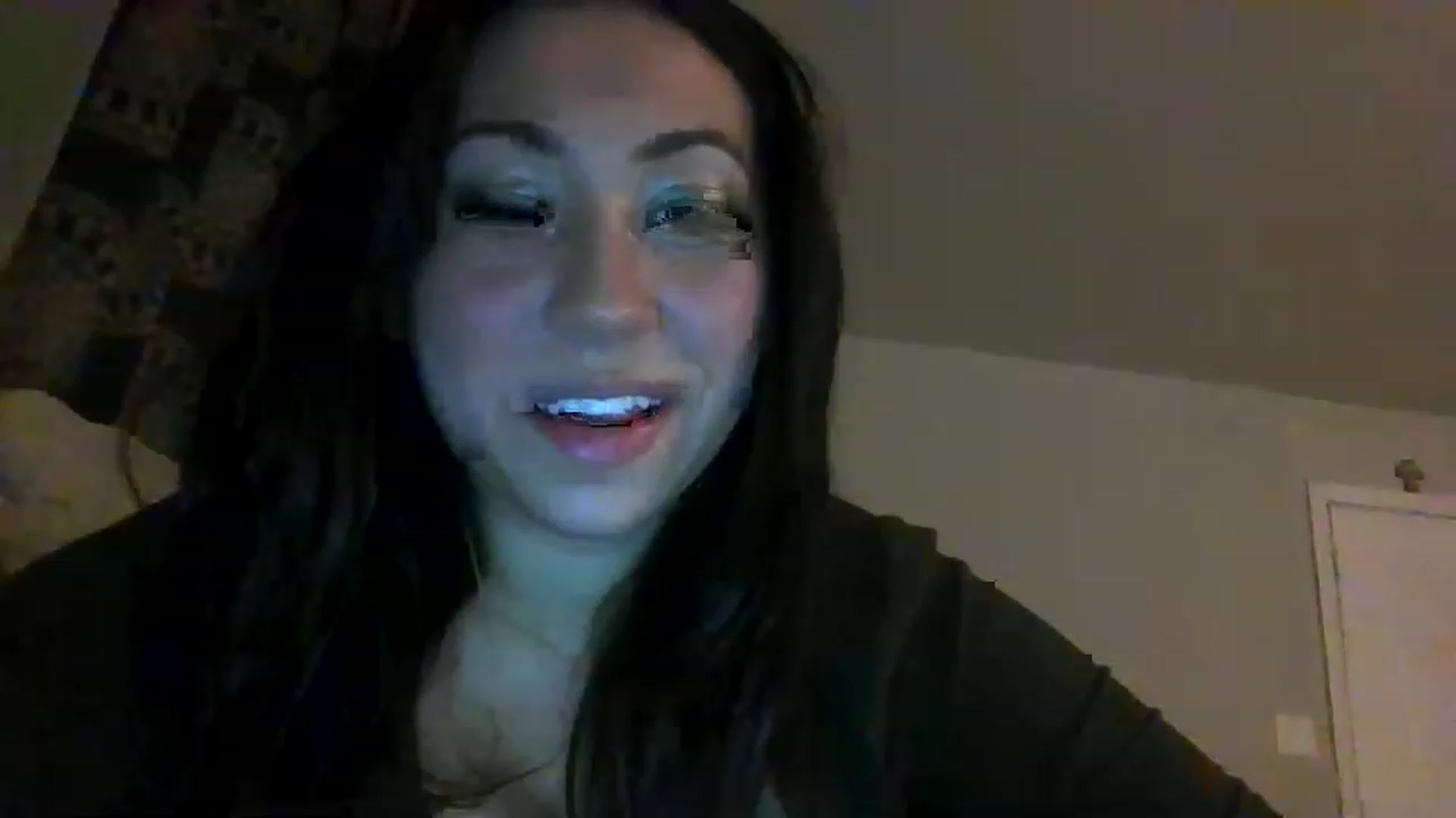 Gallery image thumbnail from Aracelyx3's myfreecams stream on, 12/24/2022, 08:19 image 12 of 20