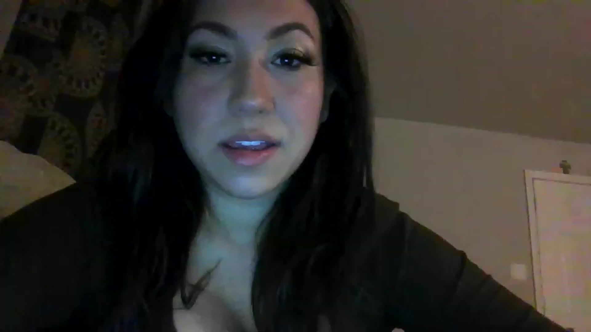 Gallery image thumbnail from Aracelyx3's myfreecams stream on, 12/24/2022, 08:19 image 9 of 20