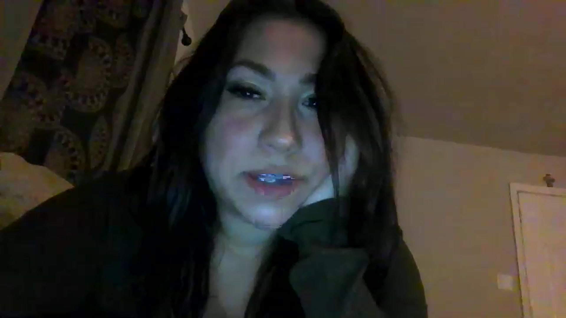 Gallery image thumbnail from Aracelyx3's myfreecams stream on, 12/24/2022, 08:19 image 7 of 20